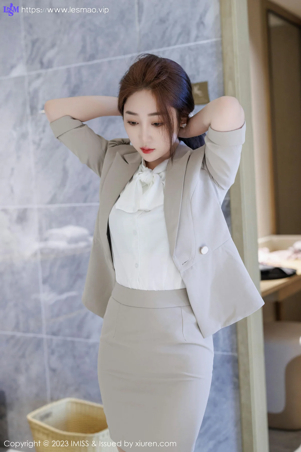 IMiss 爱蜜社 Vol.735 九月生__ 灰色职业装性感写真 - 32