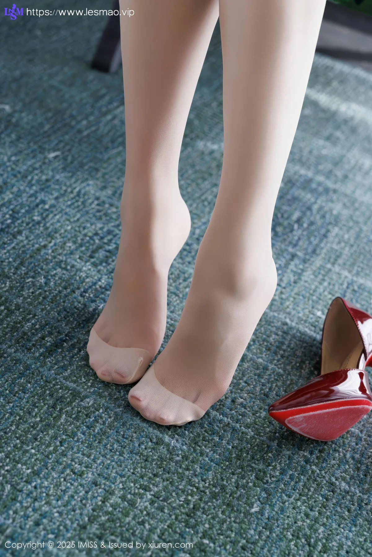 IMiss 爱蜜社 Vol.789 许诺Sabrina 灰色包臀裙写真 - 6