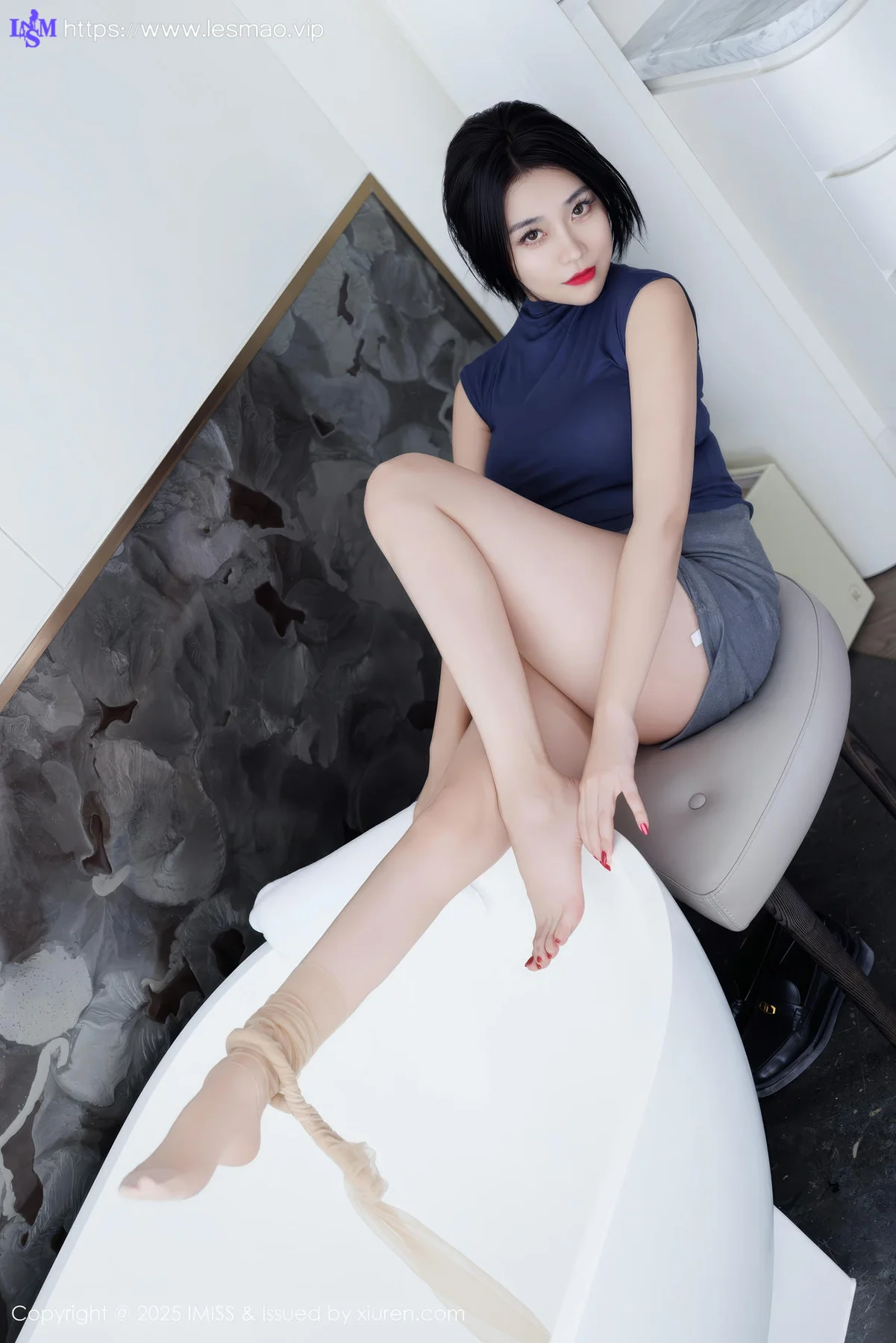IMiss 爱蜜社 Vol.789 许诺Sabrina 灰色包臀裙写真 - 40