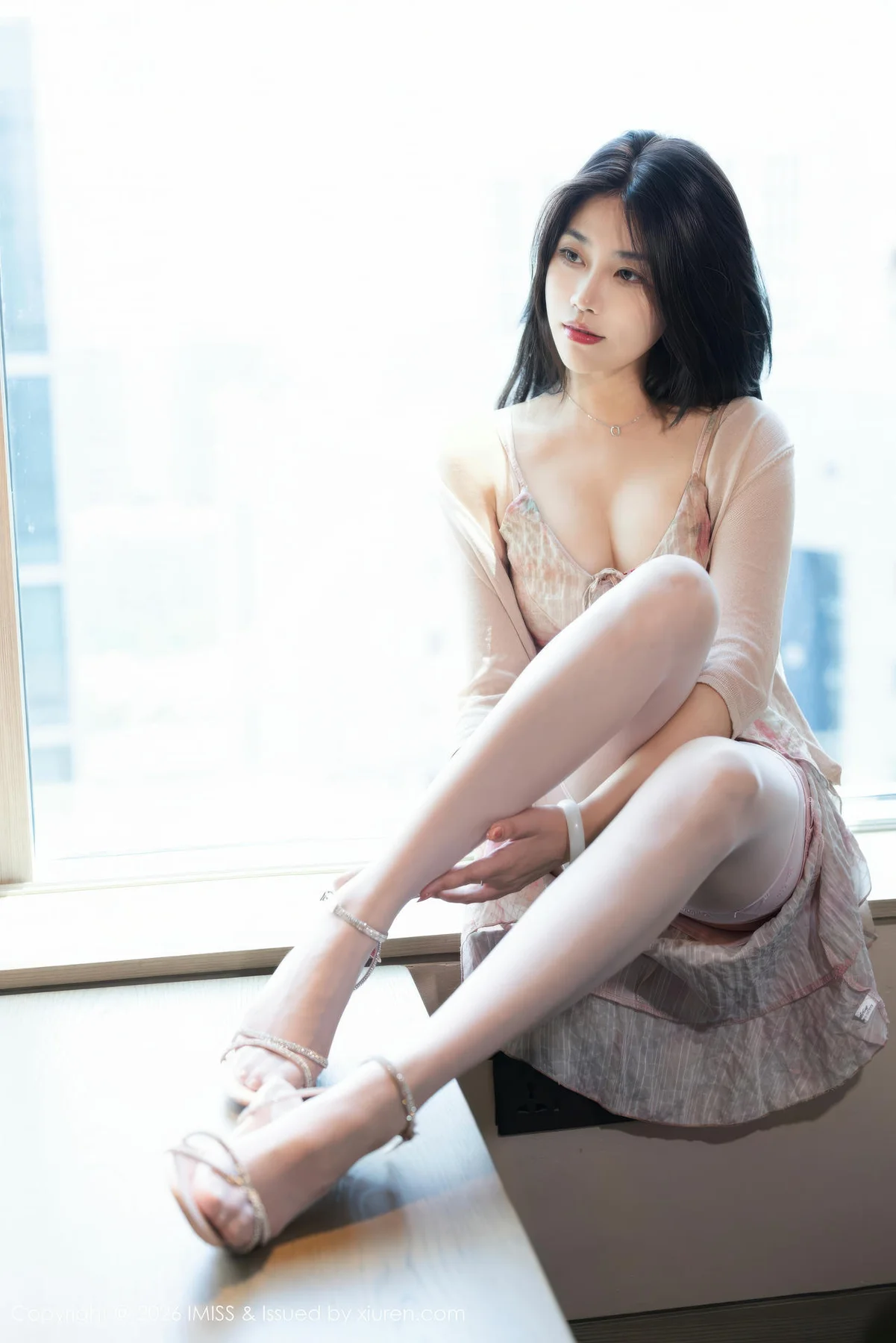 IMiss 爱蜜社 Vol.804 许诺Sabrina 花色裙白色丝袜 - 16