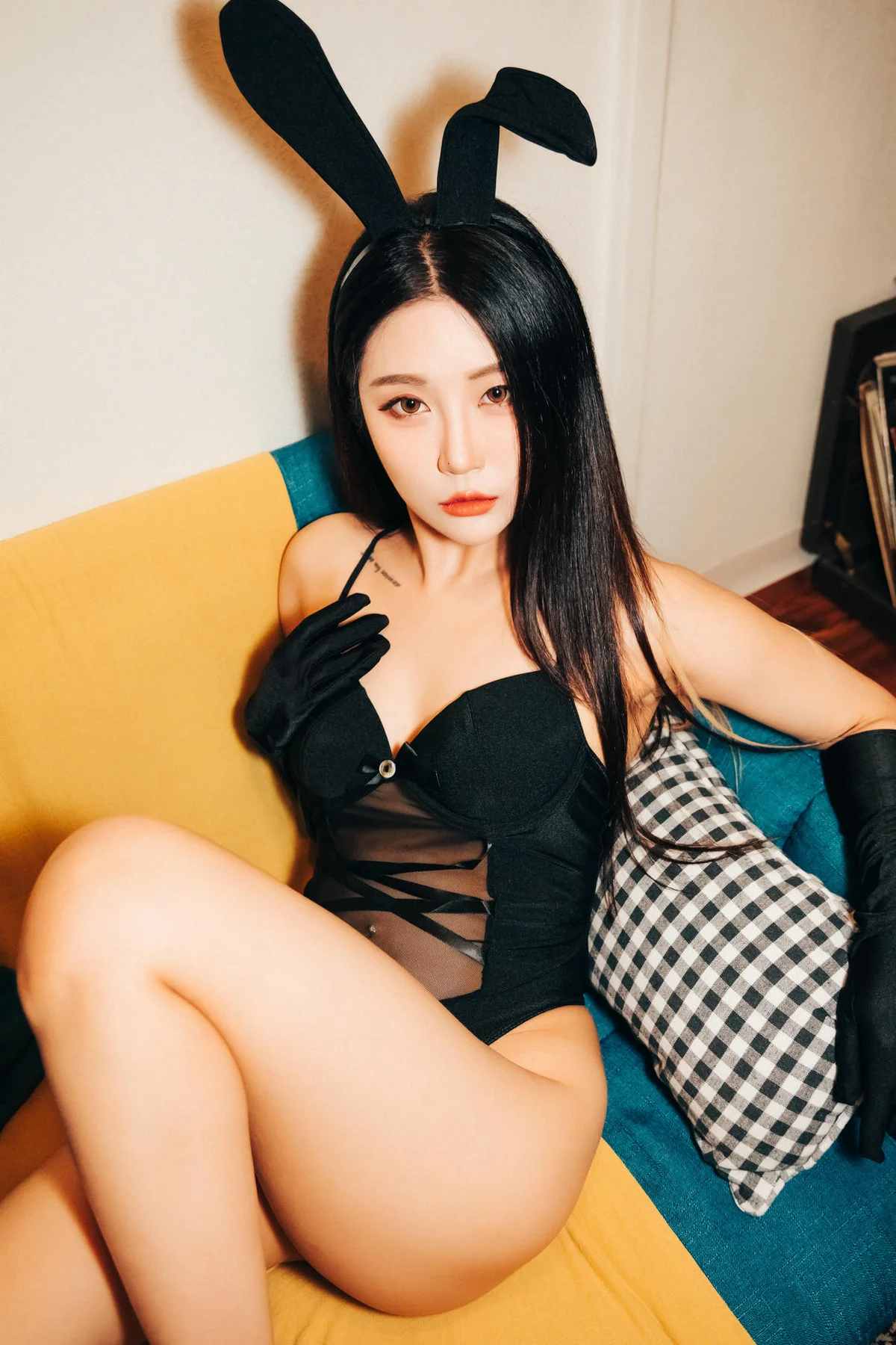 Loozy  No.002 Loozy Bomi爆乳短裙玉足 - 28