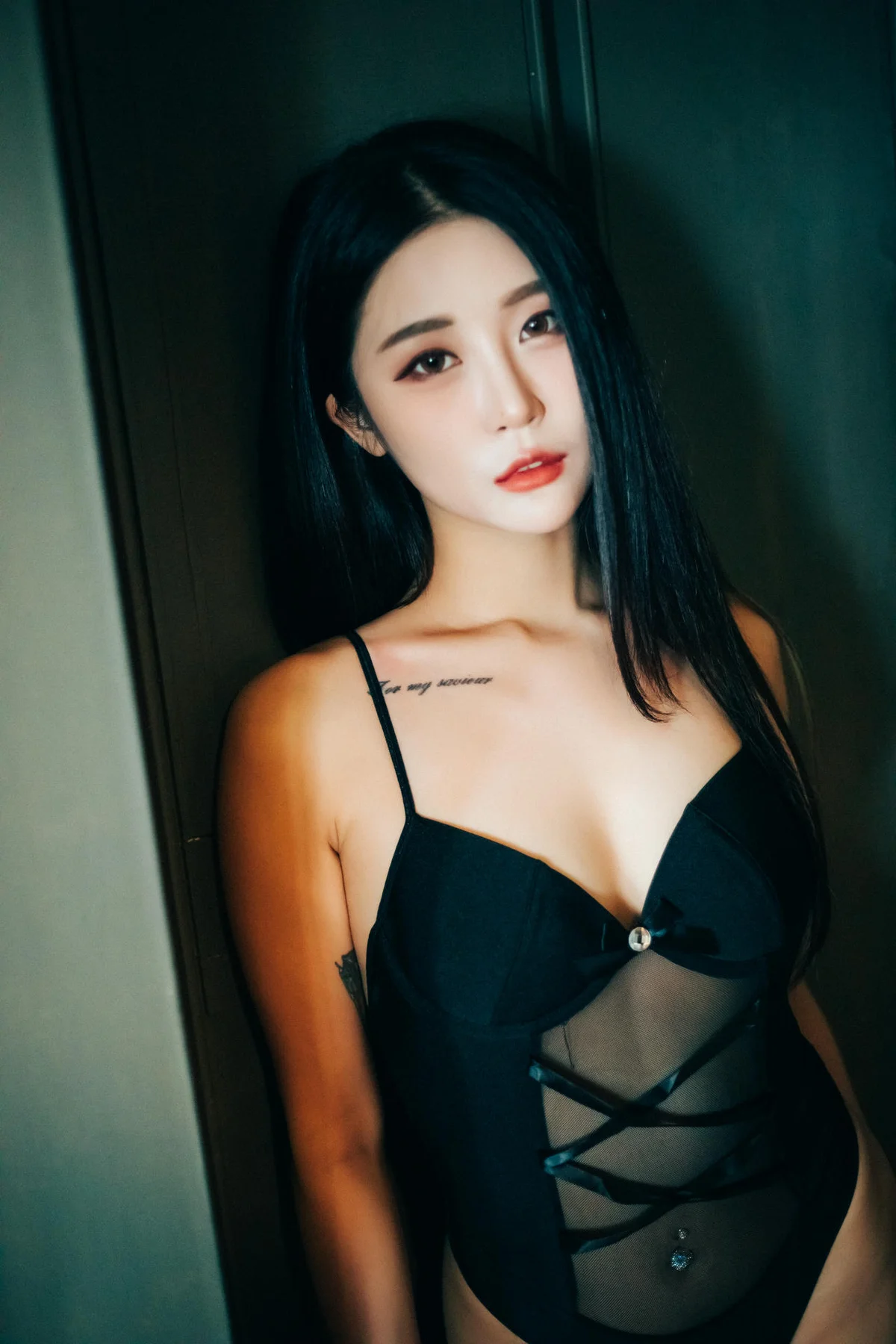 Loozy  No.002 Loozy Bomi爆乳短裙玉足 - 41