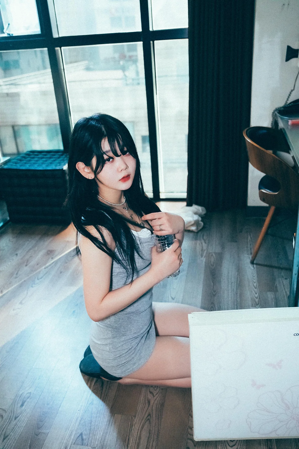 Loozy No.104 Zia灰色玉背紧身裙 - 12