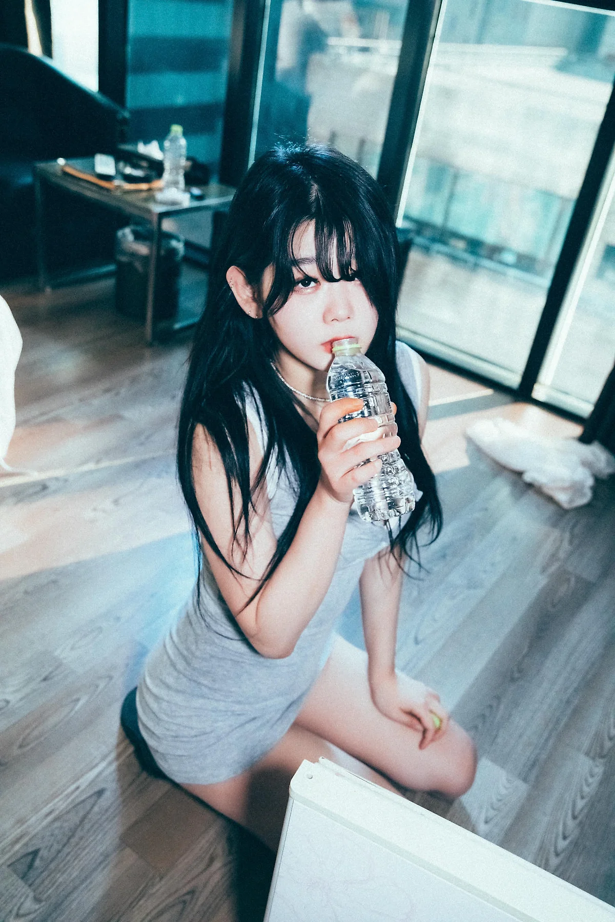 Loozy No.104 Zia灰色玉背紧身裙 - 13