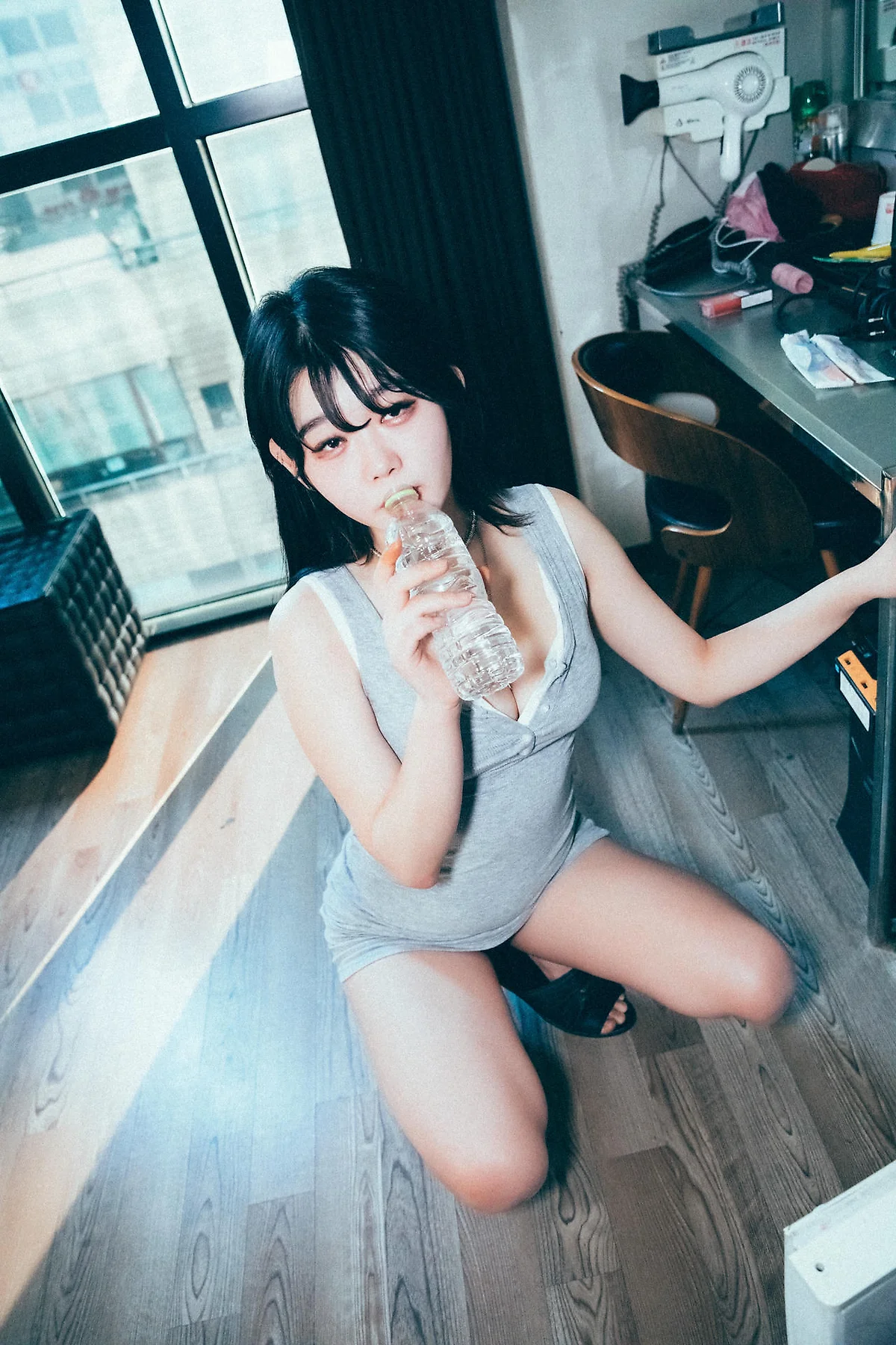 Loozy No.104 Zia灰色玉背紧身裙 - 14