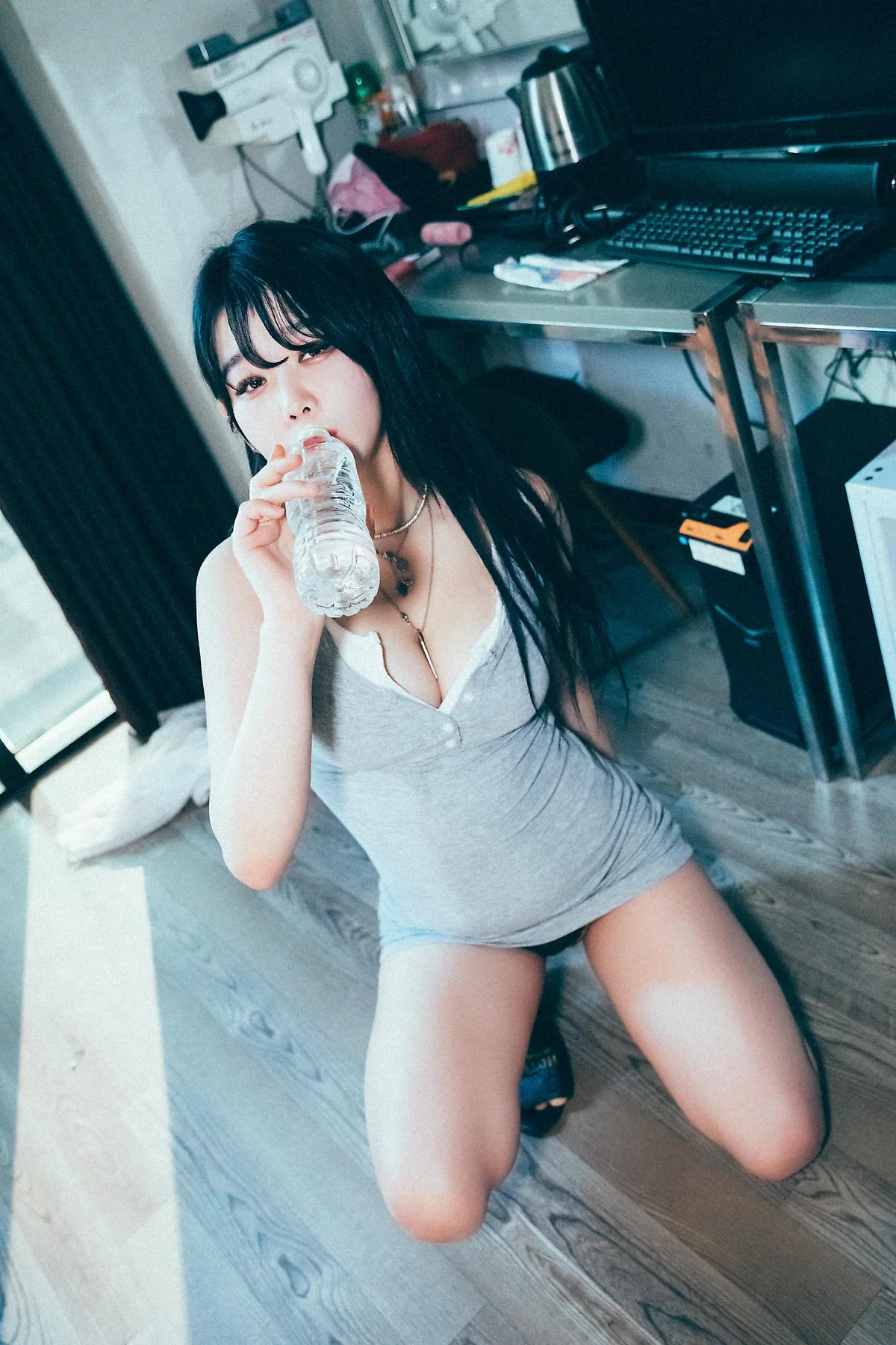 Loozy No.104 Zia灰色玉背紧身裙 - 15