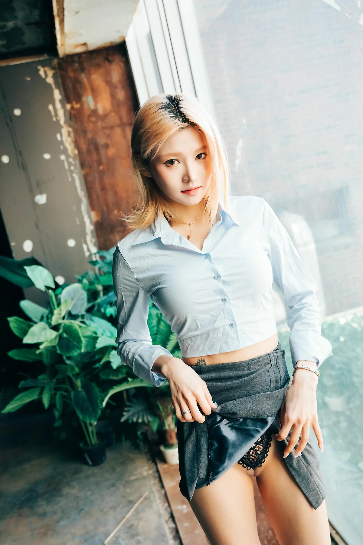 Loozy No.106 重复 Enslave Girlcrush 爆乳ol短裙 - 4