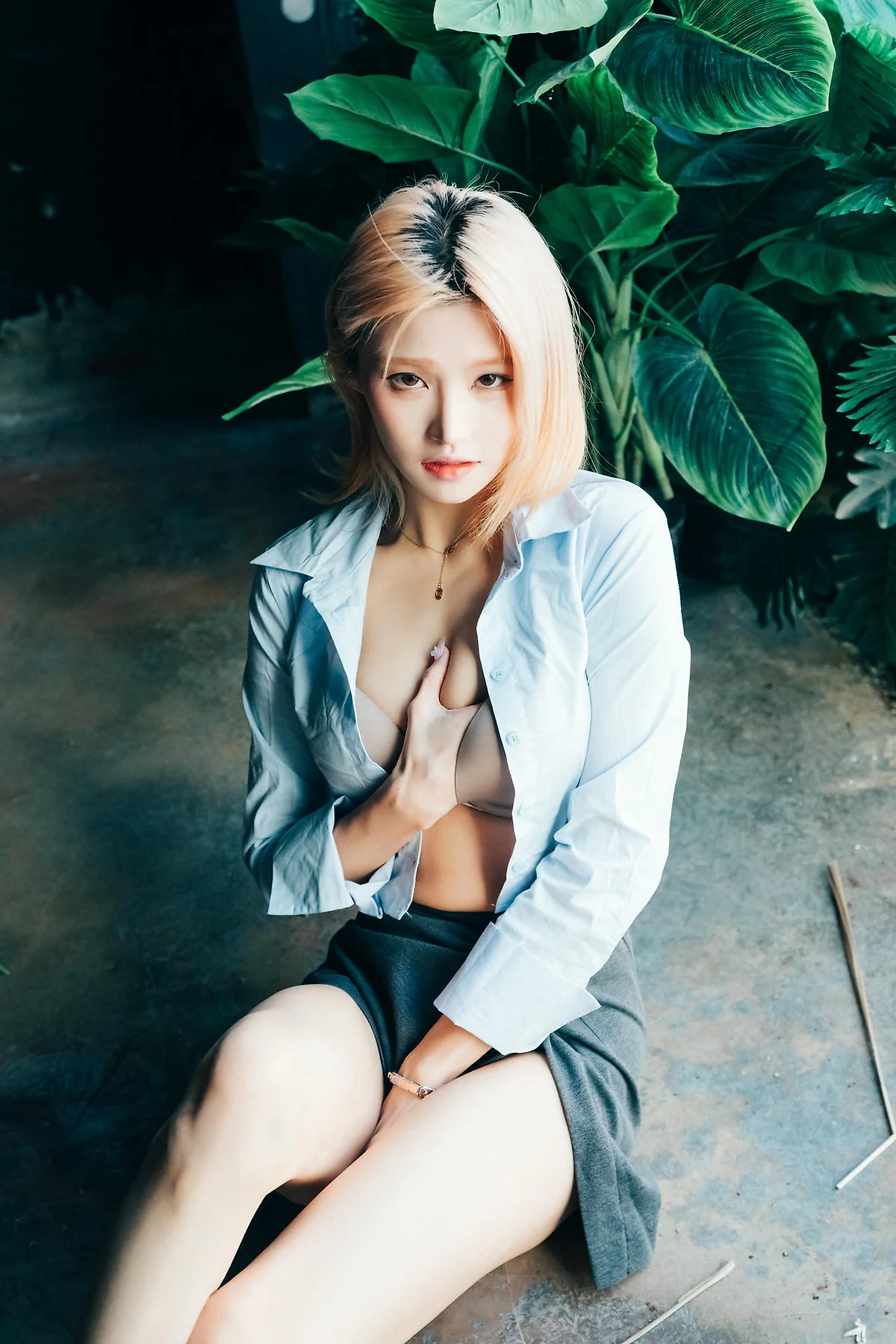 Loozy No.106 重复 Enslave Girlcrush 爆乳ol短裙 - 10