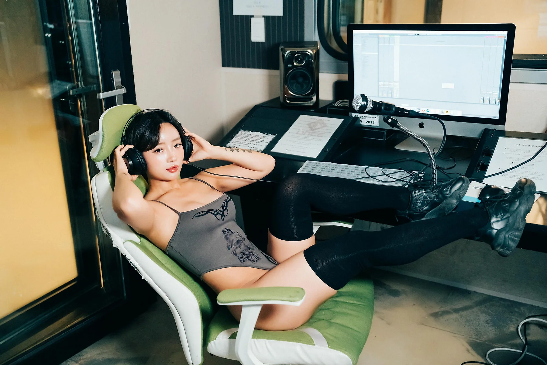 Loozy No.116 Booty Queen翘臀少女录音室 - 12