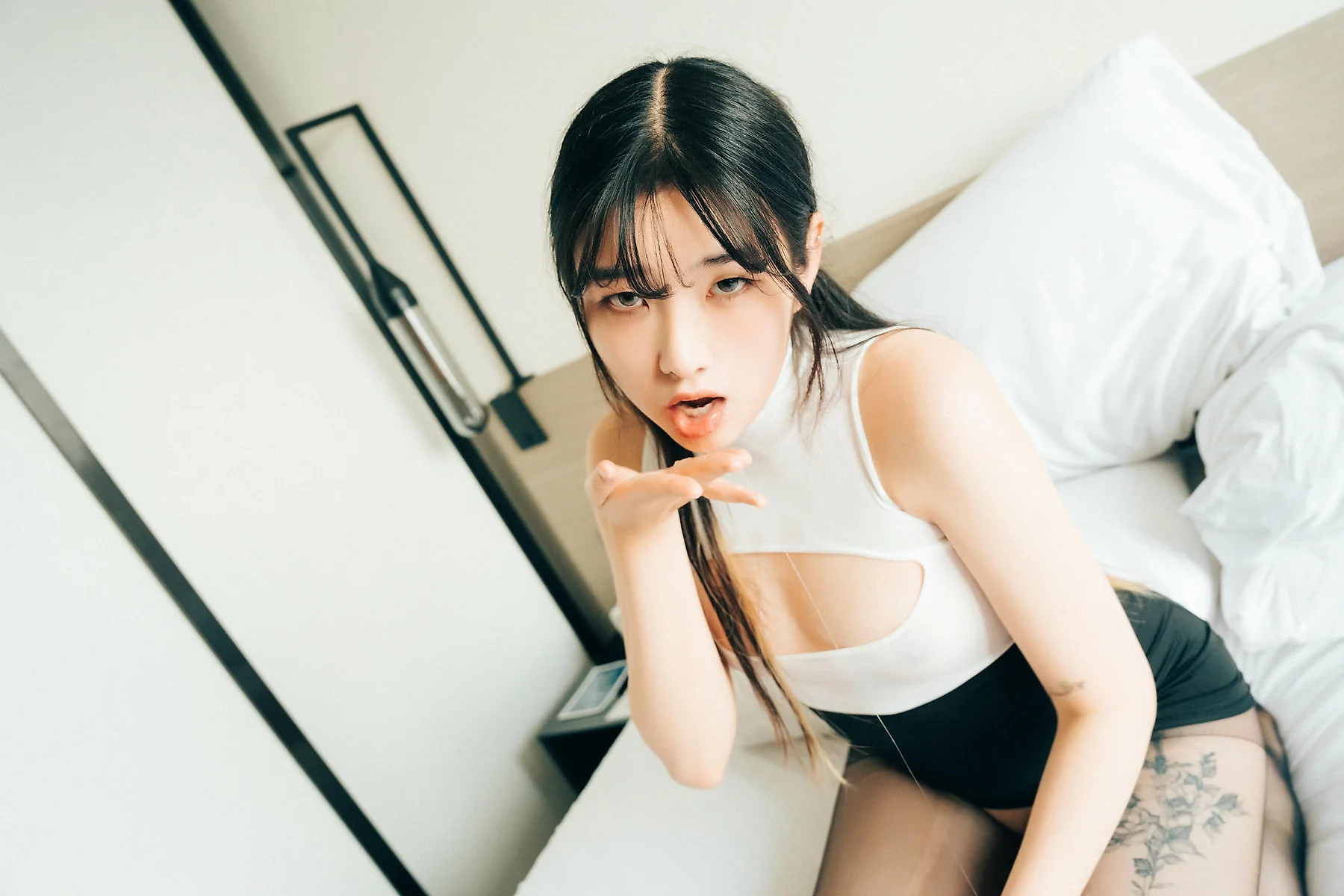 Loozy No.121 Sonson黑丝爆乳短裙 - 24