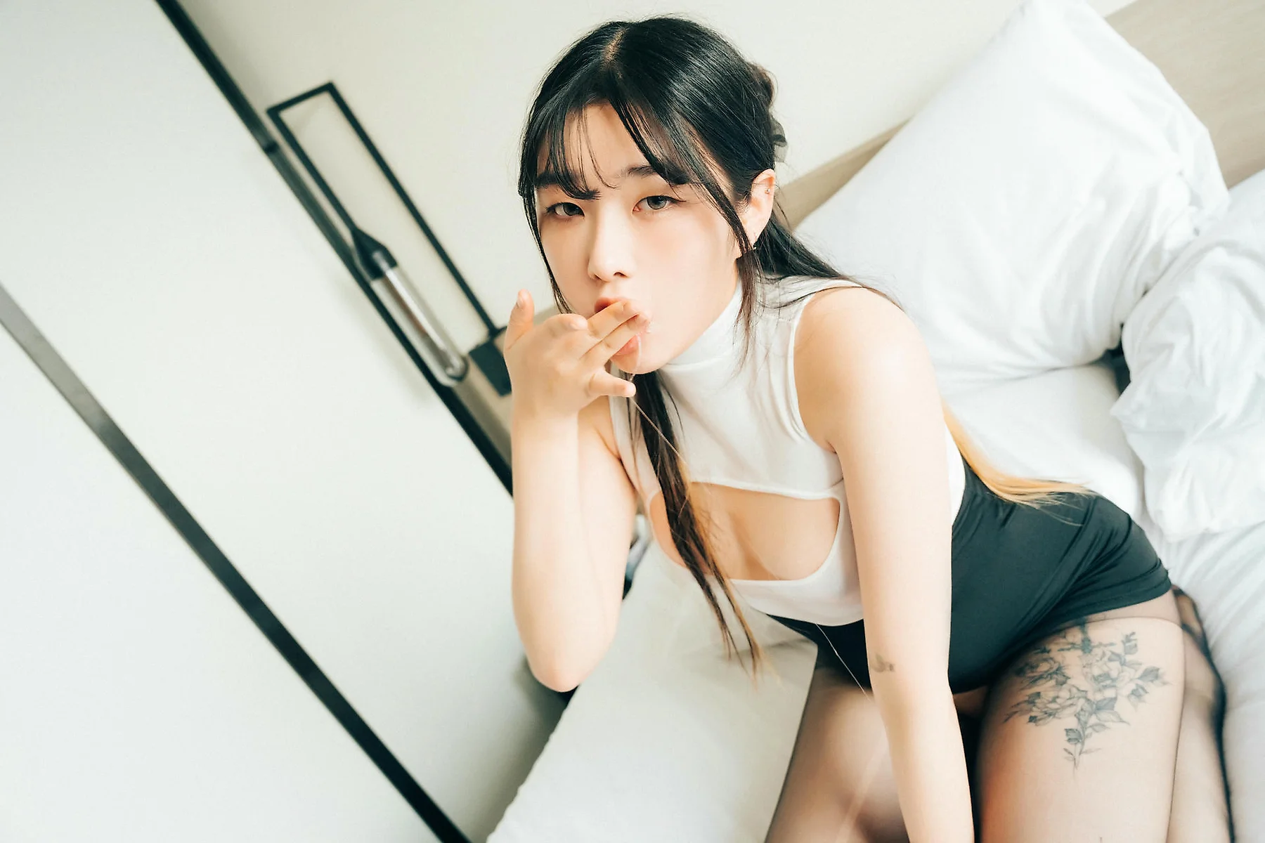 Loozy No.121 Sonson黑丝爆乳短裙 - 25