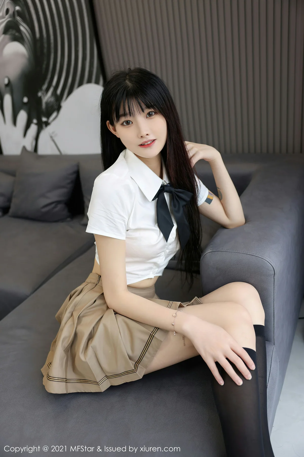 MFStar 模范学院 Vol.546 新人模特白T黑丝 77qiqi 第四套写真 - 29