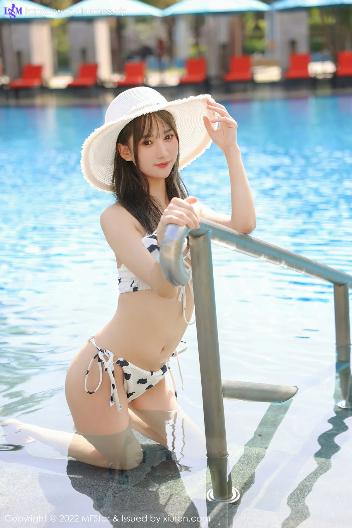 MFStar 模范学院 Vol.548 泳池外拍 小果冻儿 三亚旅拍22 - 19