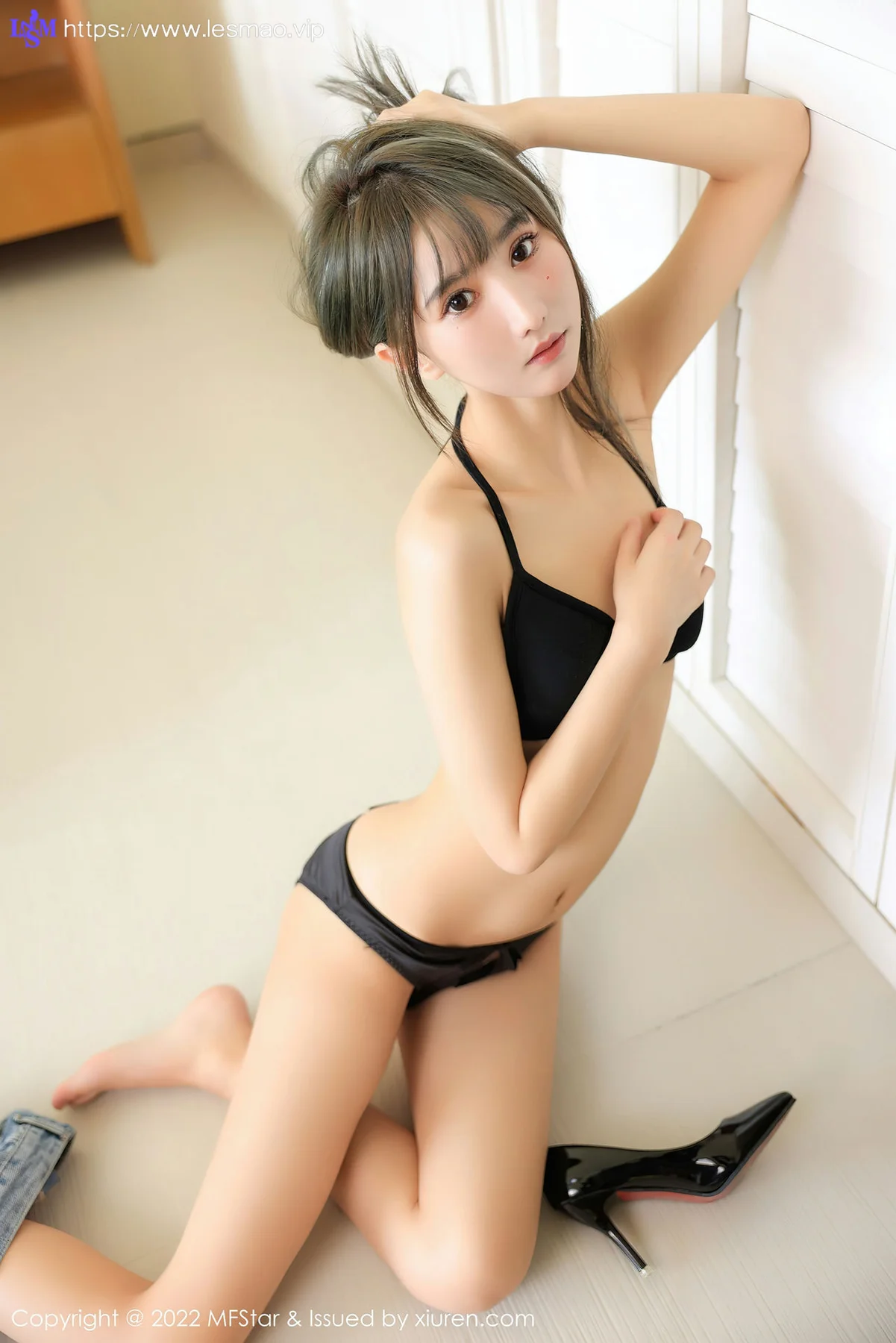 MFStar 模范学院 Vol.553 诱人黑丝 小果冻儿 海南岛旅拍11 - 24
