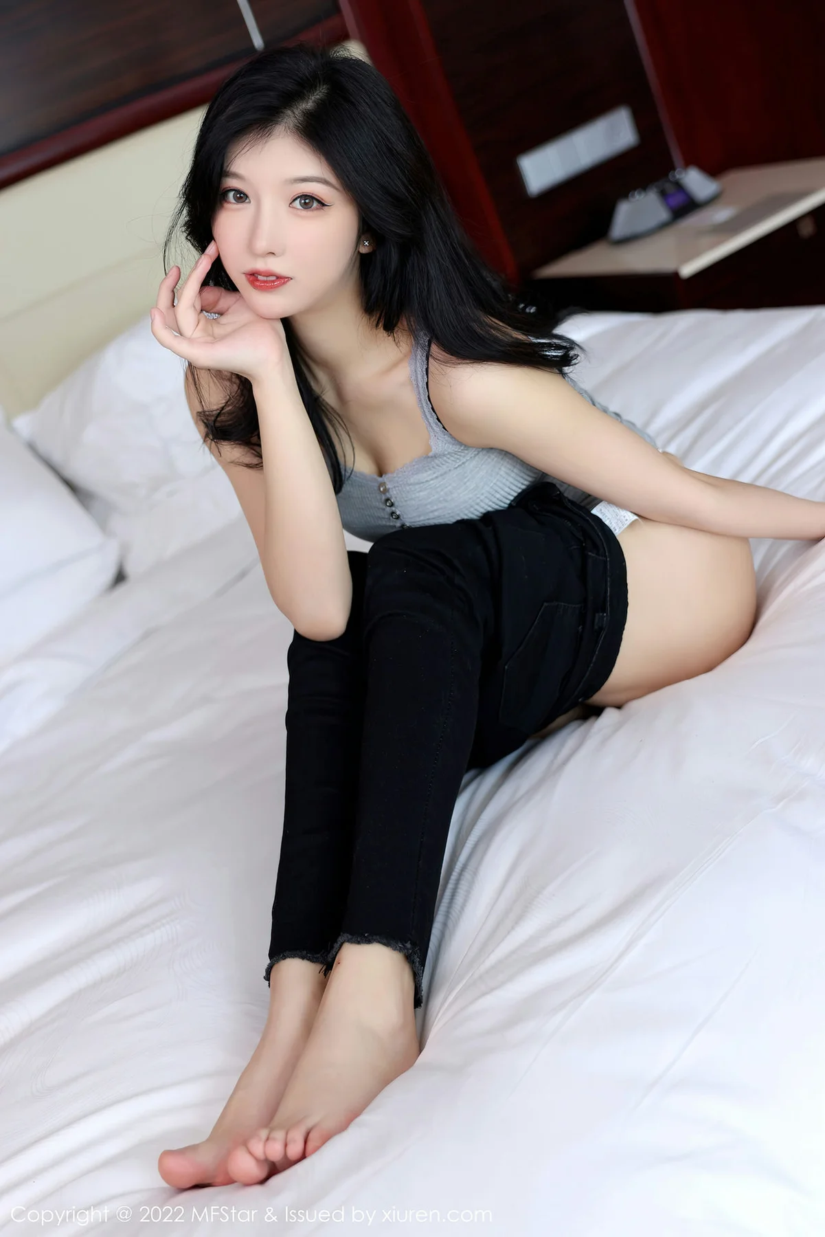 MFStar 模范学院 Vol.557 黑色内衣 人间荒糖 性感写真 - 48