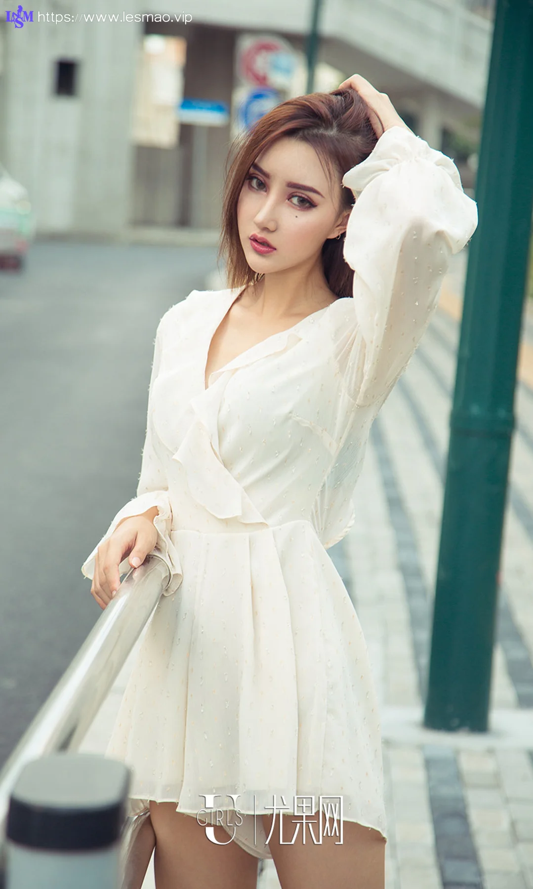 UGirls 爱尤物 No.1216 M梦baby气质街拍 短发美女写真 - 15