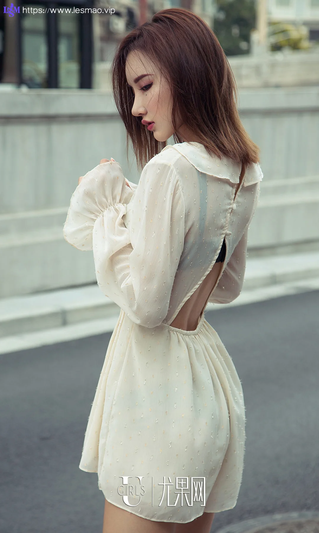 UGirls 爱尤物 No.1216 M梦baby气质街拍 短发美女写真 - 17