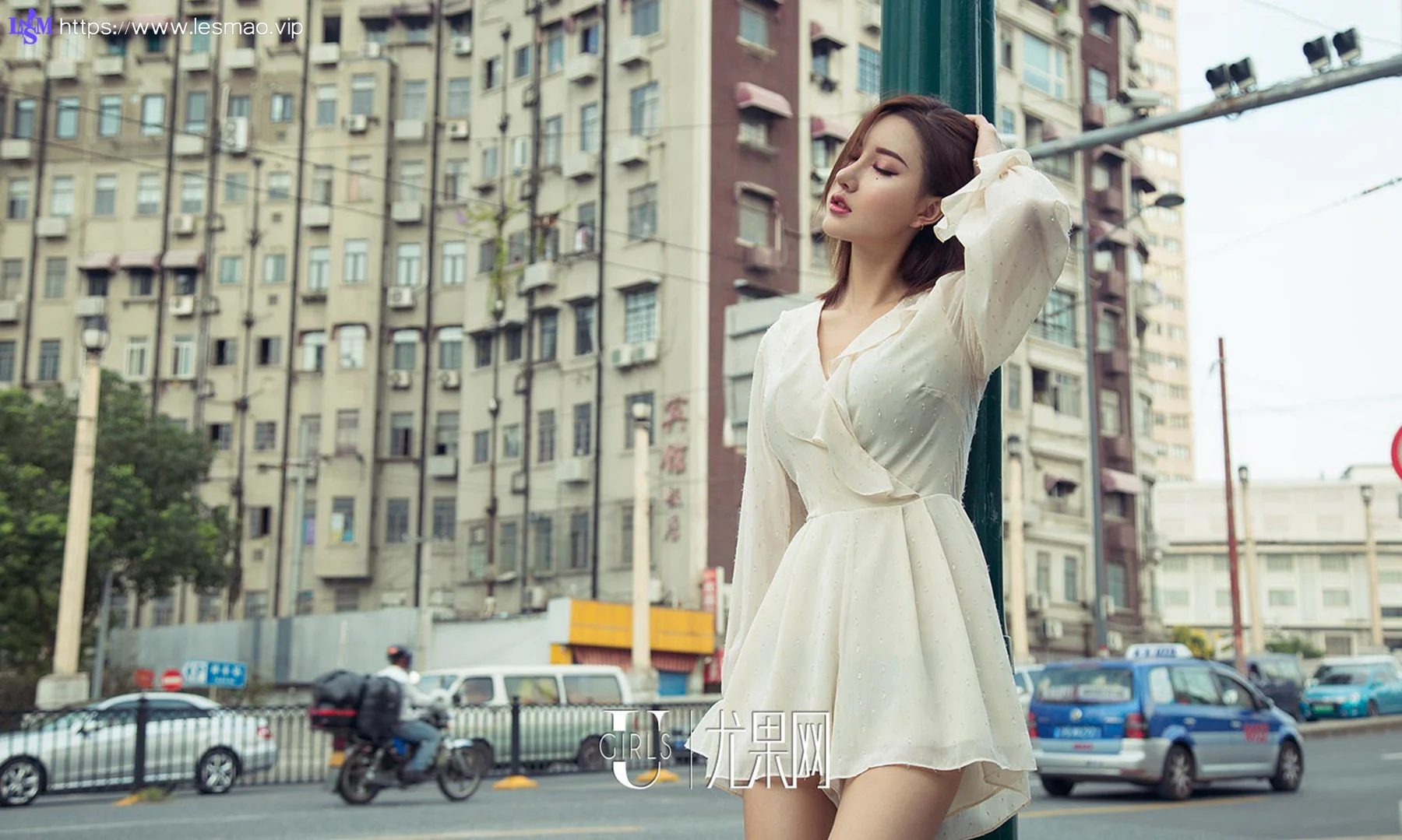 UGirls 爱尤物 No.1216 M梦baby气质街拍 短发美女写真 - 31