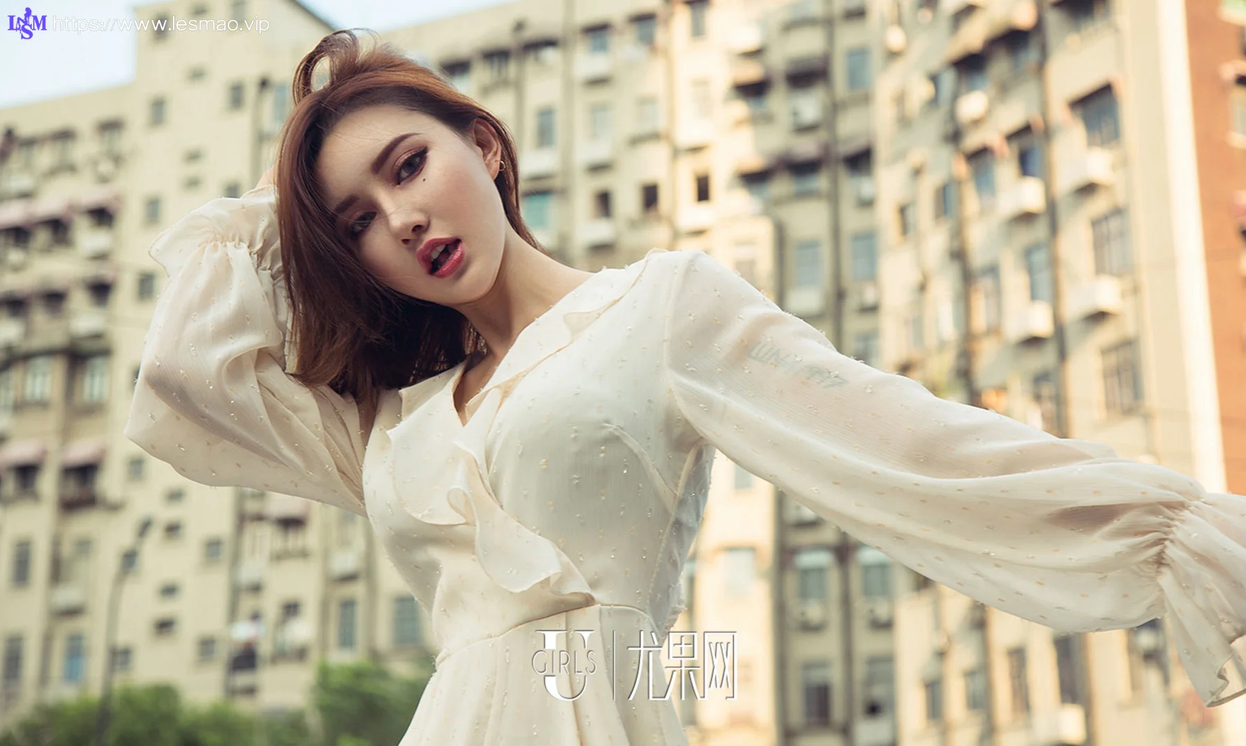 UGirls 爱尤物 No.1216 M梦baby气质街拍 短发美女写真 - 32