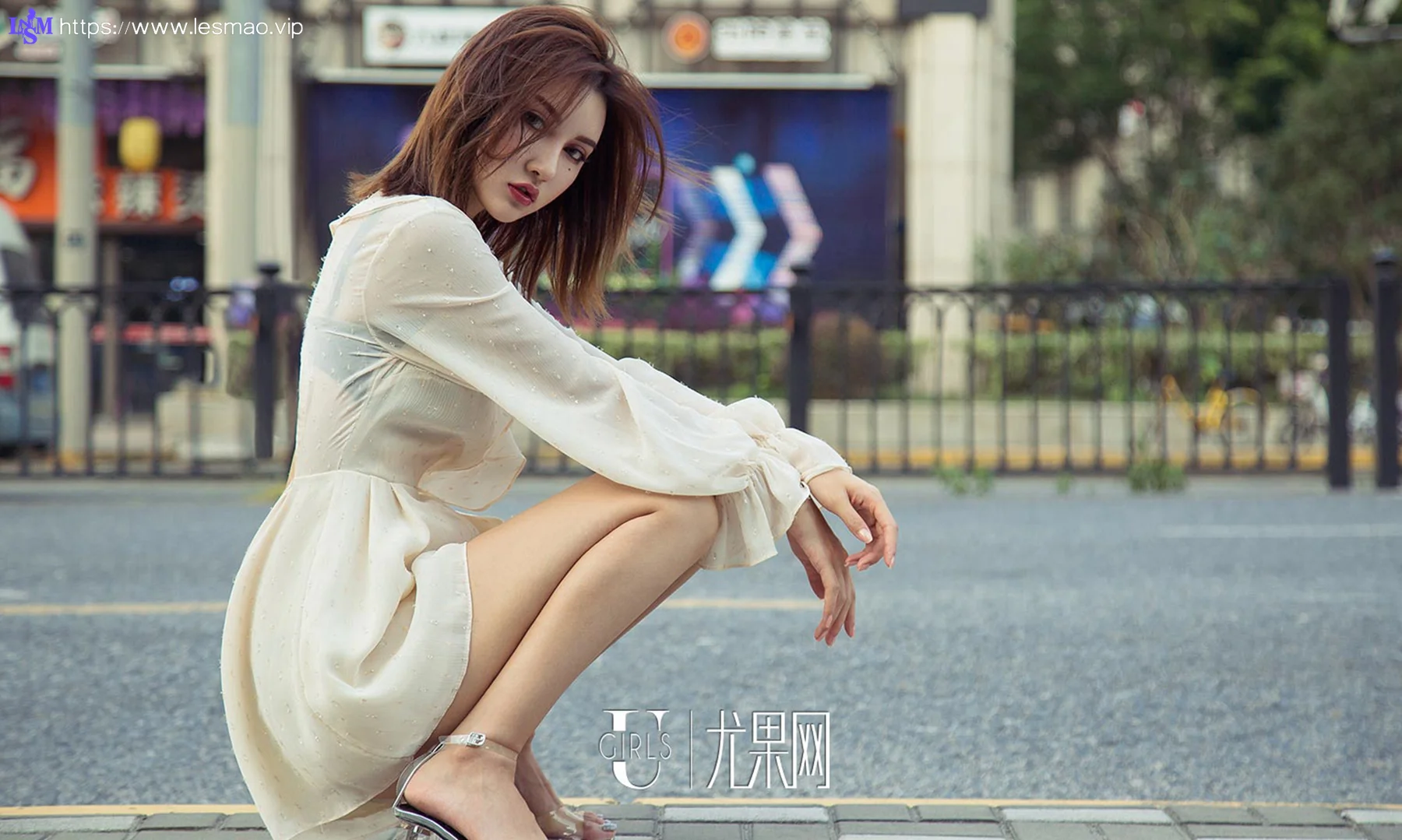 UGirls 爱尤物 No.1216 M梦baby气质街拍 短发美女写真 - 35