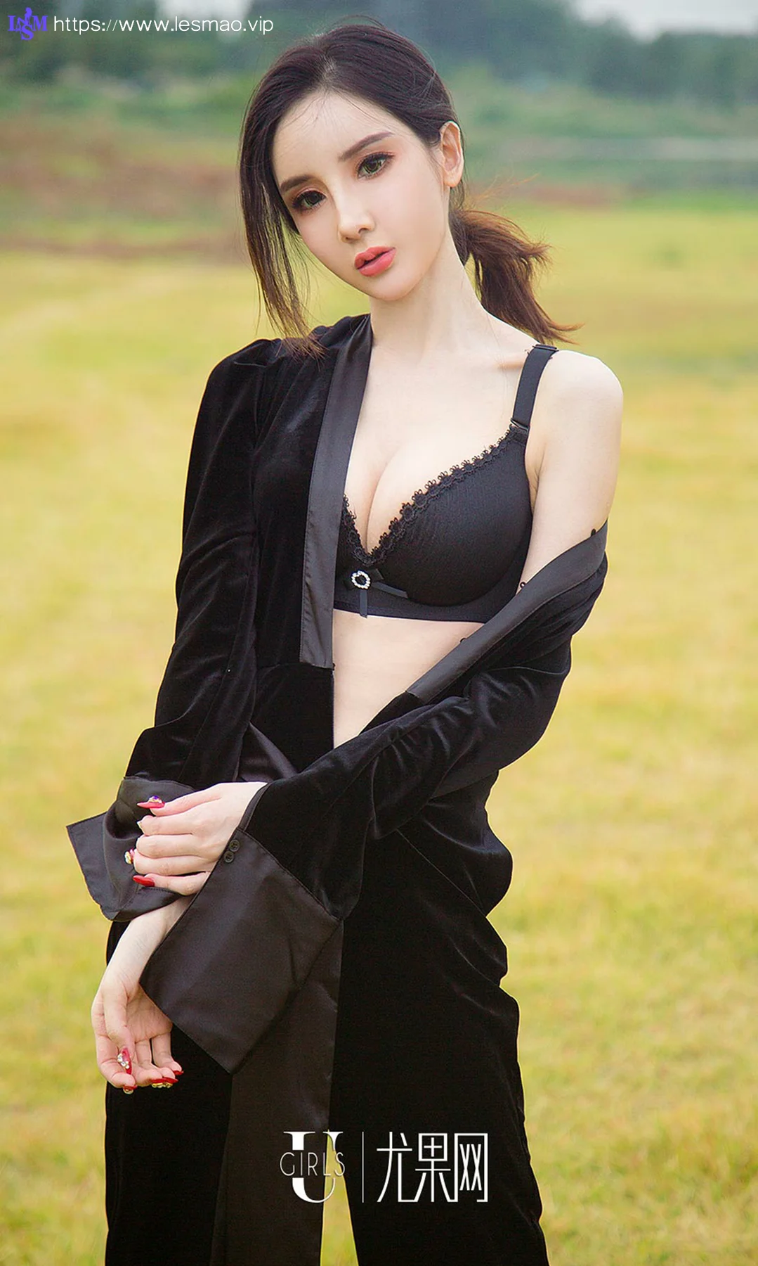 UGirls 爱尤物 No.1238 阿依努尔瓦娅街拍写真 - 18