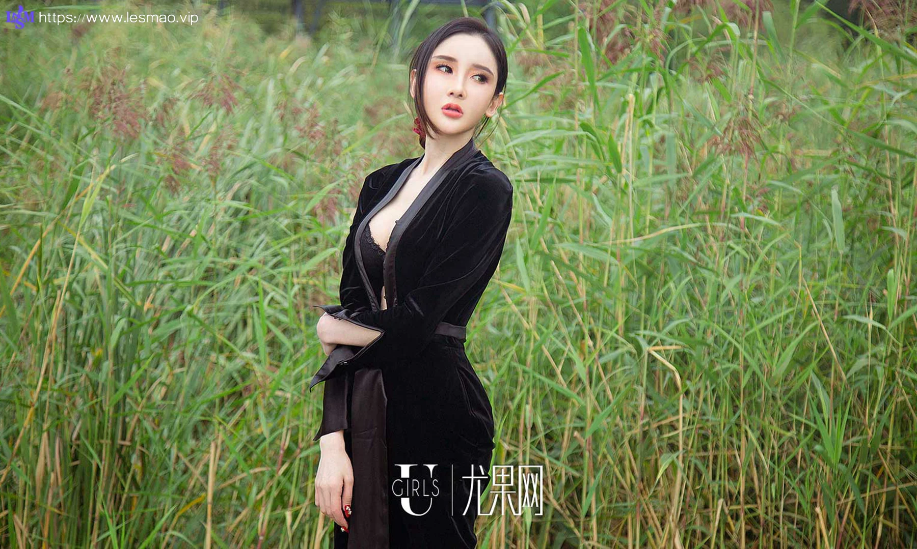UGirls 爱尤物 No.1238 阿依努尔瓦娅街拍写真 - 35