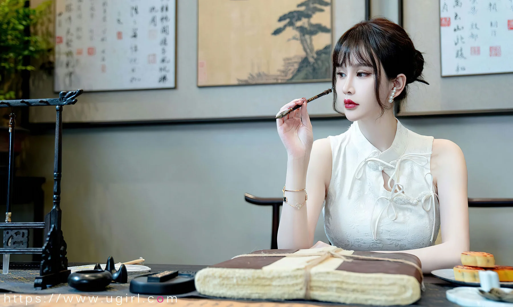 UGirls 爱尤物 No.2674 青树 节日主题写真 - 33