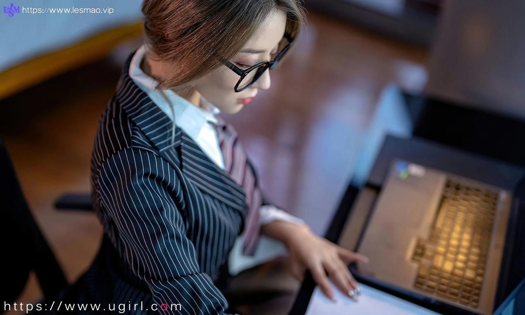 UGirls 爱尤物 No.2702 筱慧 西装加黑丝 - 32