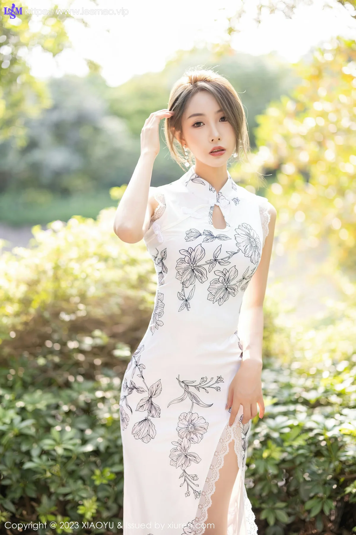 XIAOYU  语画界 Vol.1022  苏苏阿 白色带图案旗袍写真 - 11