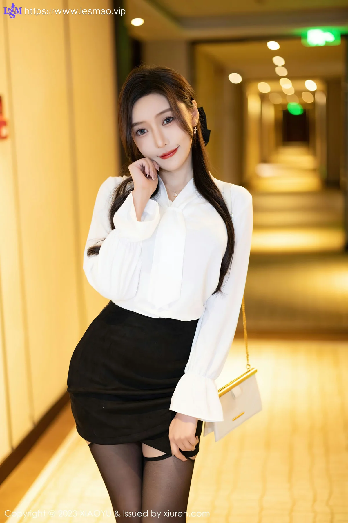 XIAOYU  语画界 Vol.1033  王馨瑶yanni 魅惑黑丝性感写真1 - 3