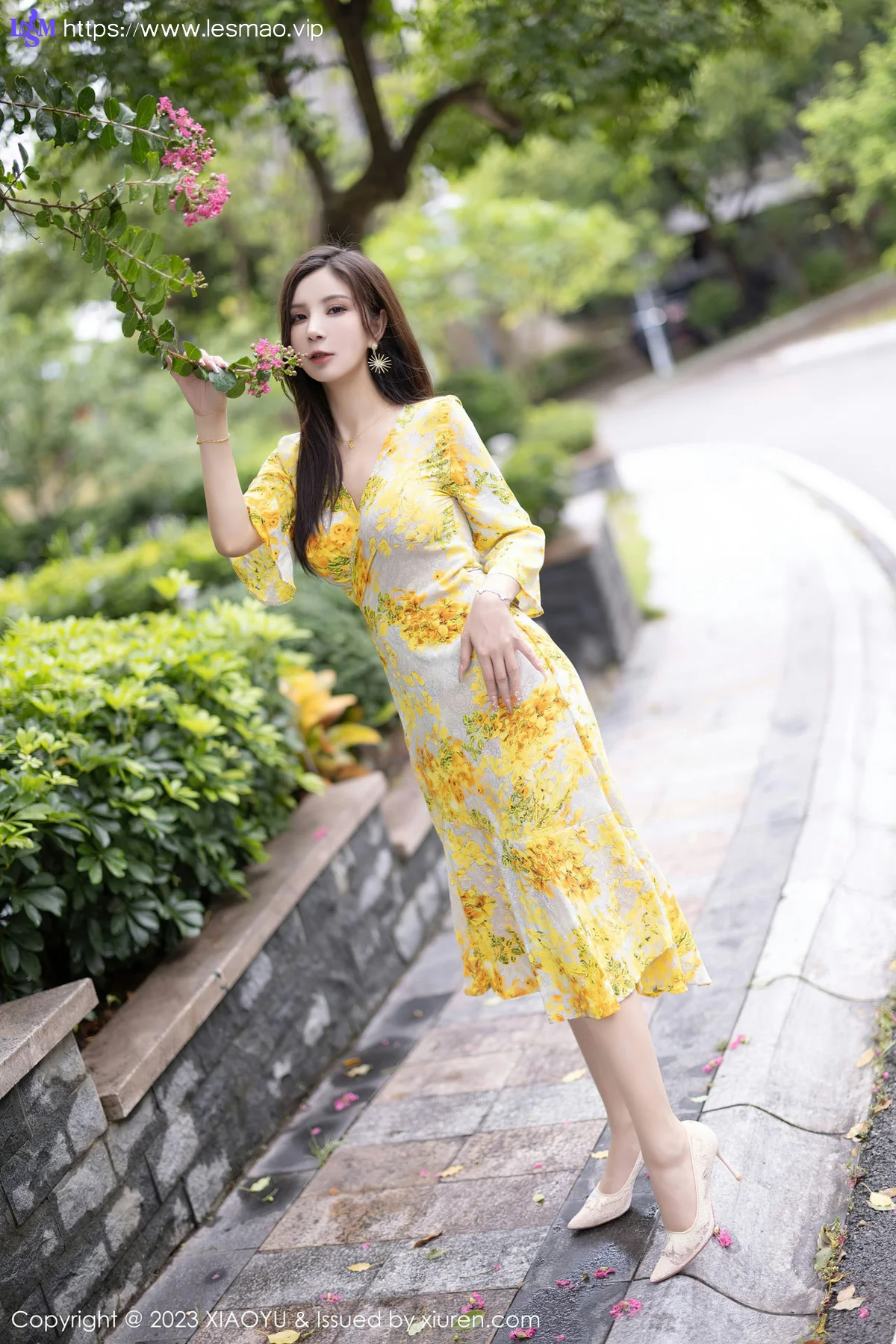 XIAOYU  语画  Vol.1066  小蛮妖Yummy 诱人原色丝袜贵州旅拍写真11 - 14