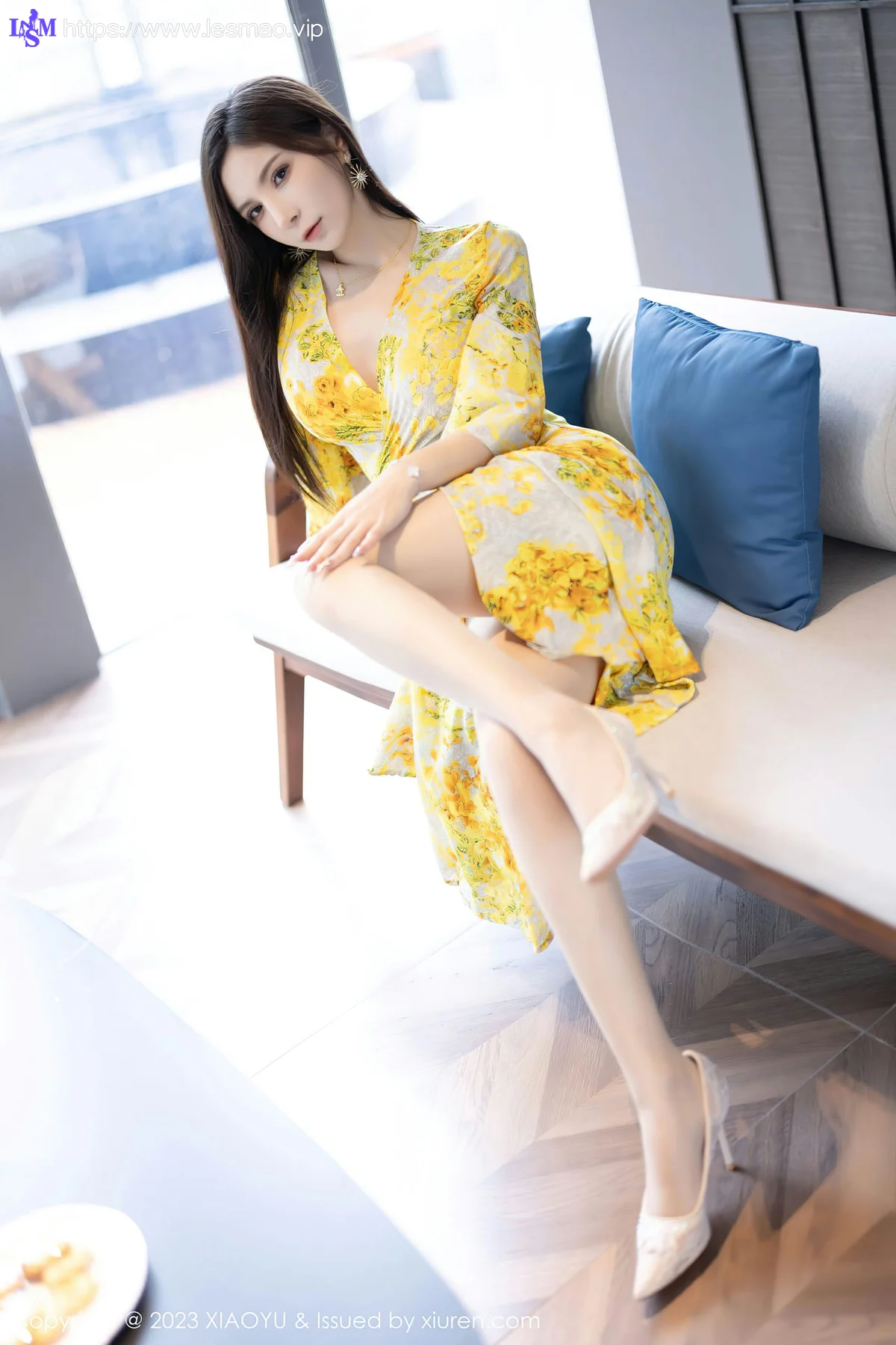 XIAOYU  语画  Vol.1066  小蛮妖Yummy 诱人原色丝袜贵州旅拍写真11 - 17