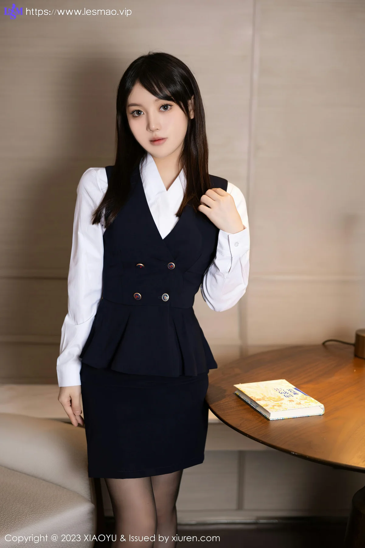 XIAOYU  语画  Vol.1113 豆瓣酱 深色Ol性感写真1 - 4