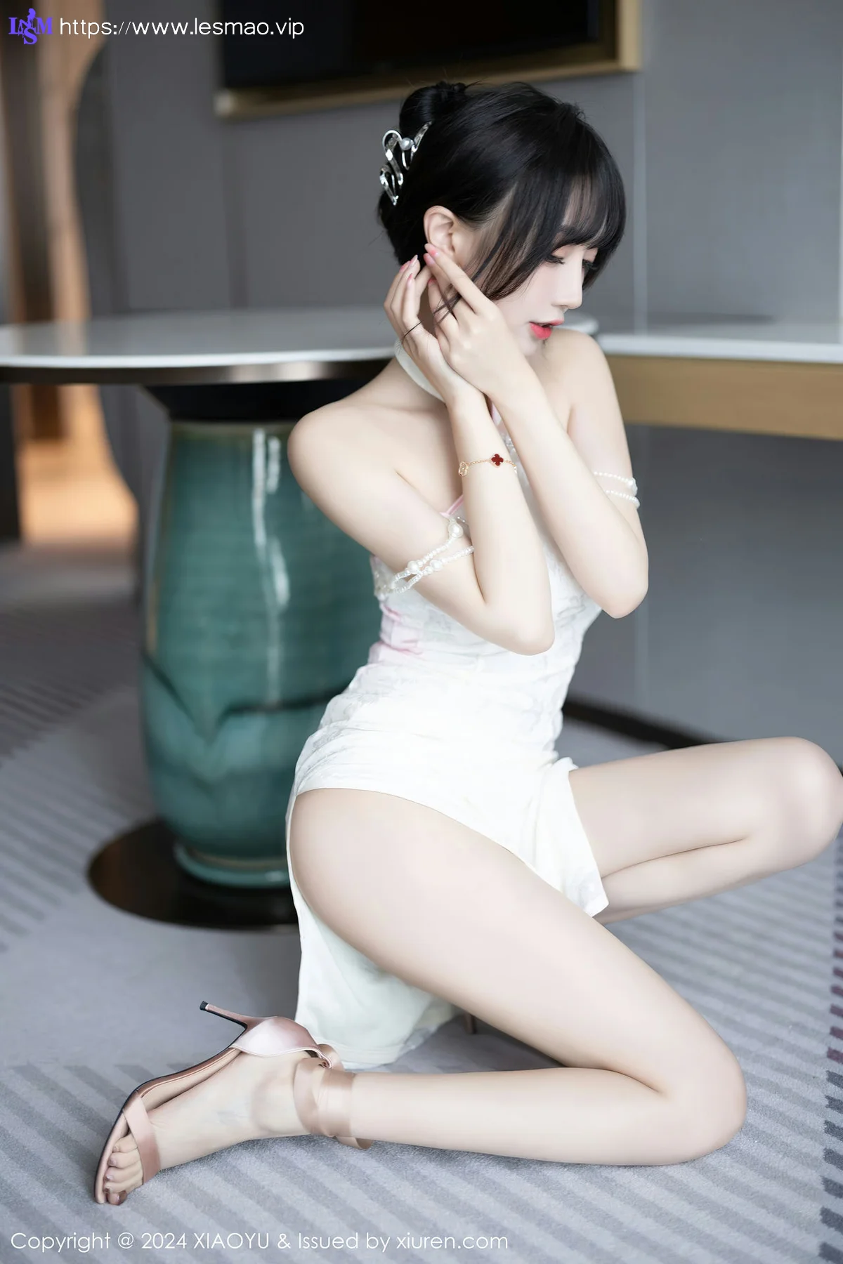 XIAOYU  语画  Vol.1186  王馨瑶yanni 诱人灰丝海南旅拍11 - 14
