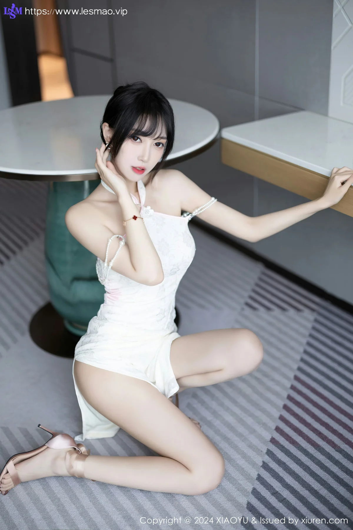 XIAOYU  语画  Vol.1186  王馨瑶yanni 诱人灰丝海南旅拍11 - 15
