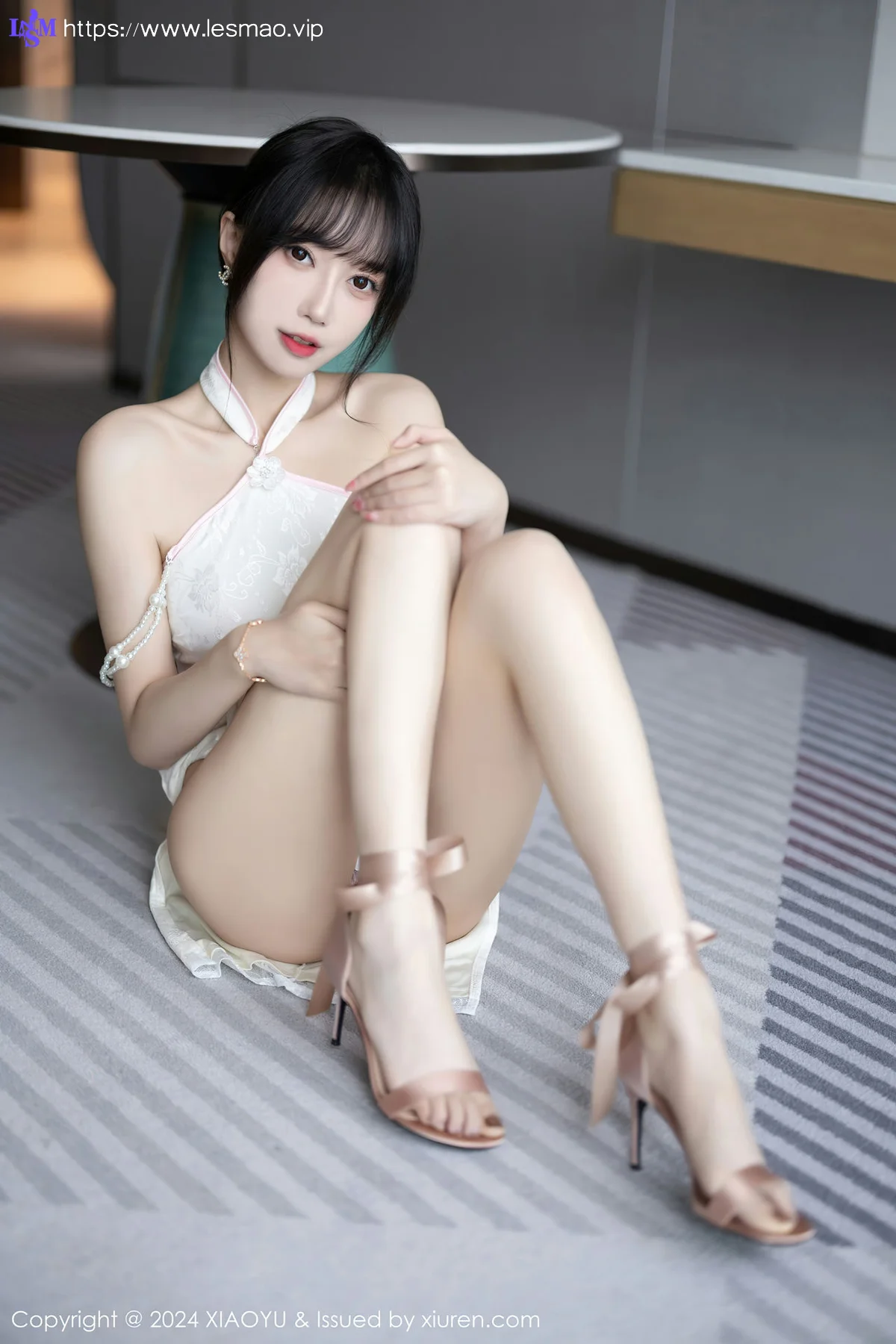 XIAOYU  语画  Vol.1186  王馨瑶yanni 诱人灰丝海南旅拍11 - 18