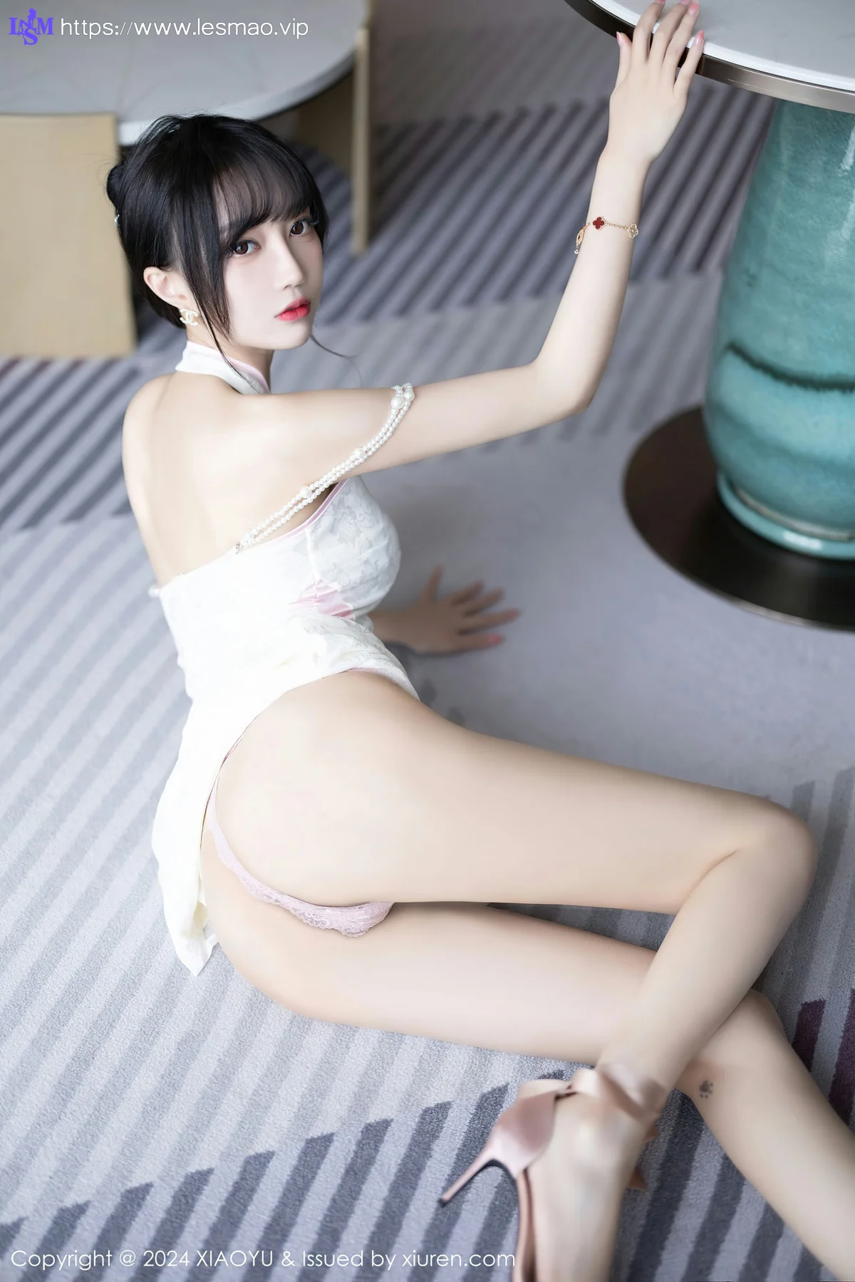 XIAOYU  语画  Vol.1186  王馨瑶yanni 诱人灰丝海南旅拍11 - 26
