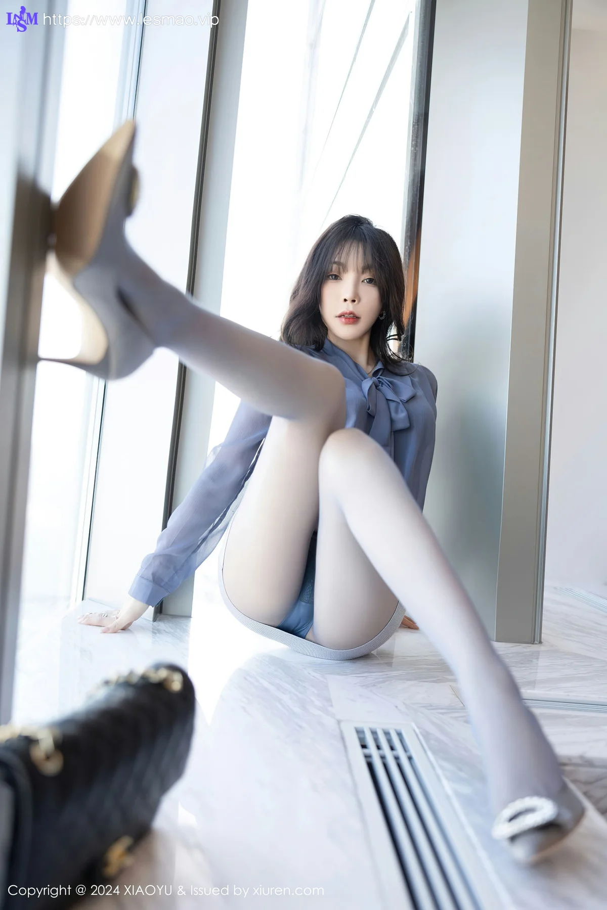 XIAOYU  语画  Vol.1219  徐莉芝Booty 蓝灰色丝袜哈尔滨旅拍1 - 12