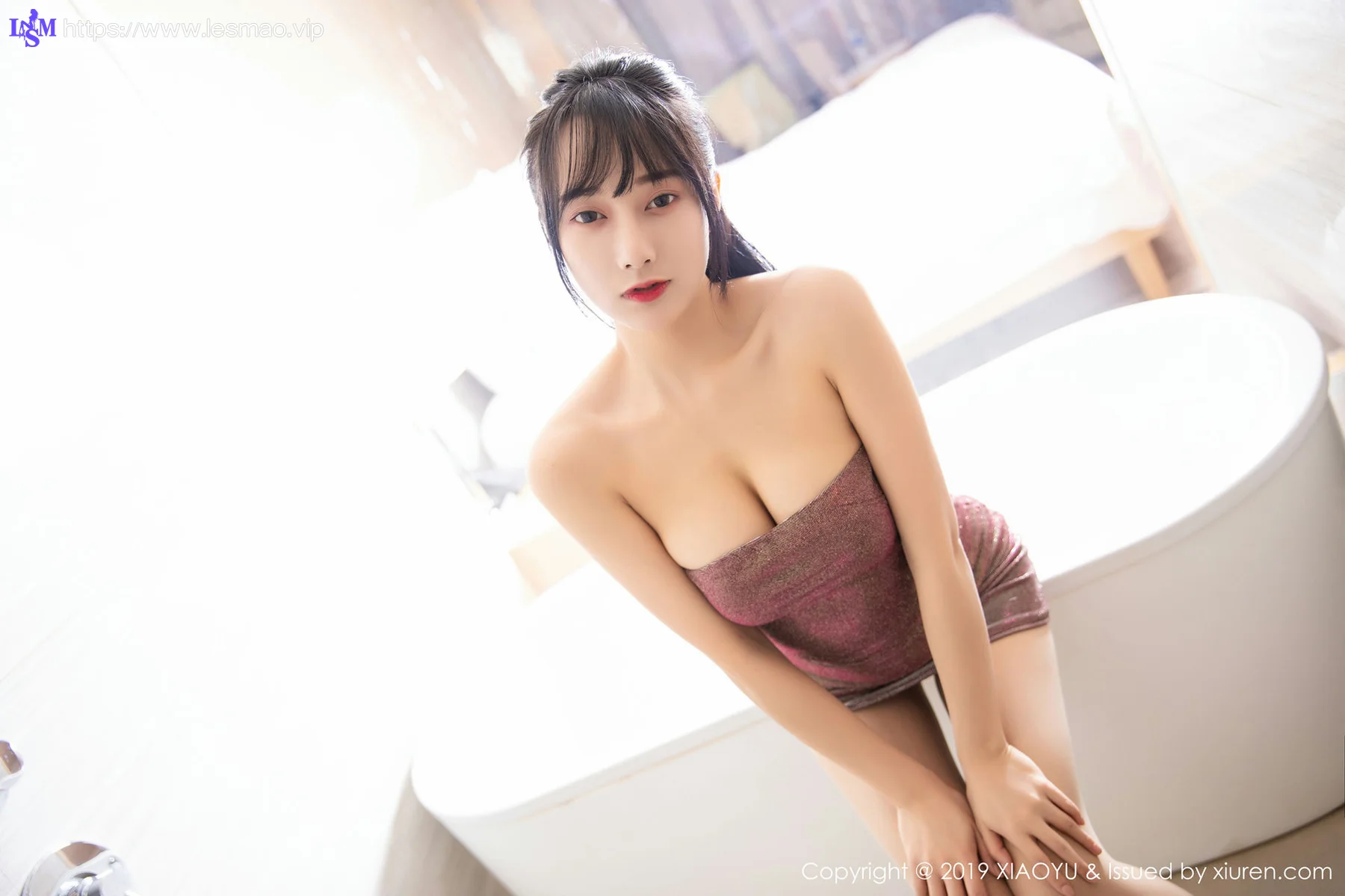 XIAOYU  语画界 Vol.159 翘臀肉丝 何嘉颖丝袜美腿写真 - 25