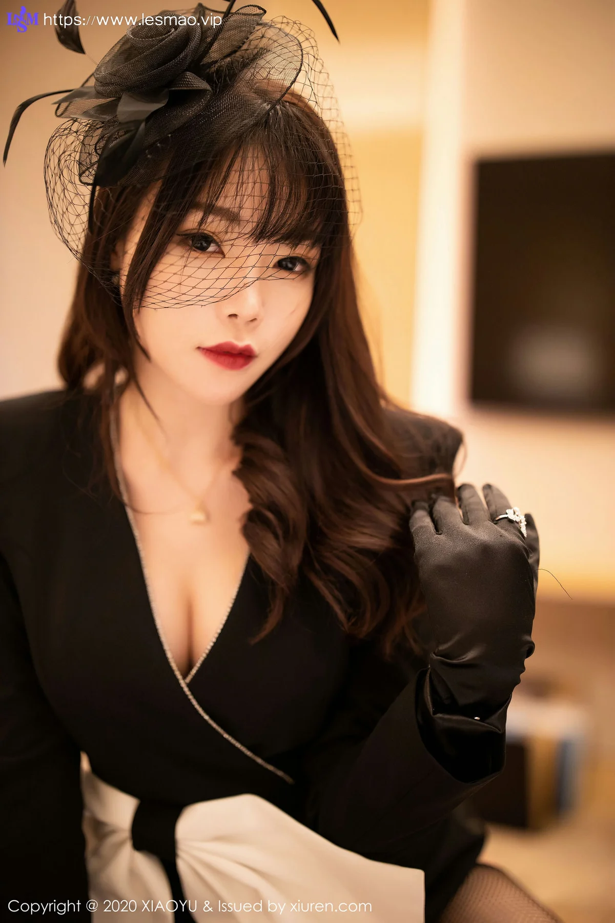 XIAOYU  语画界 Vol.239 典雅制服与魅惑网袜 芝芝Booty 澳门心愿旅拍写真 - 20