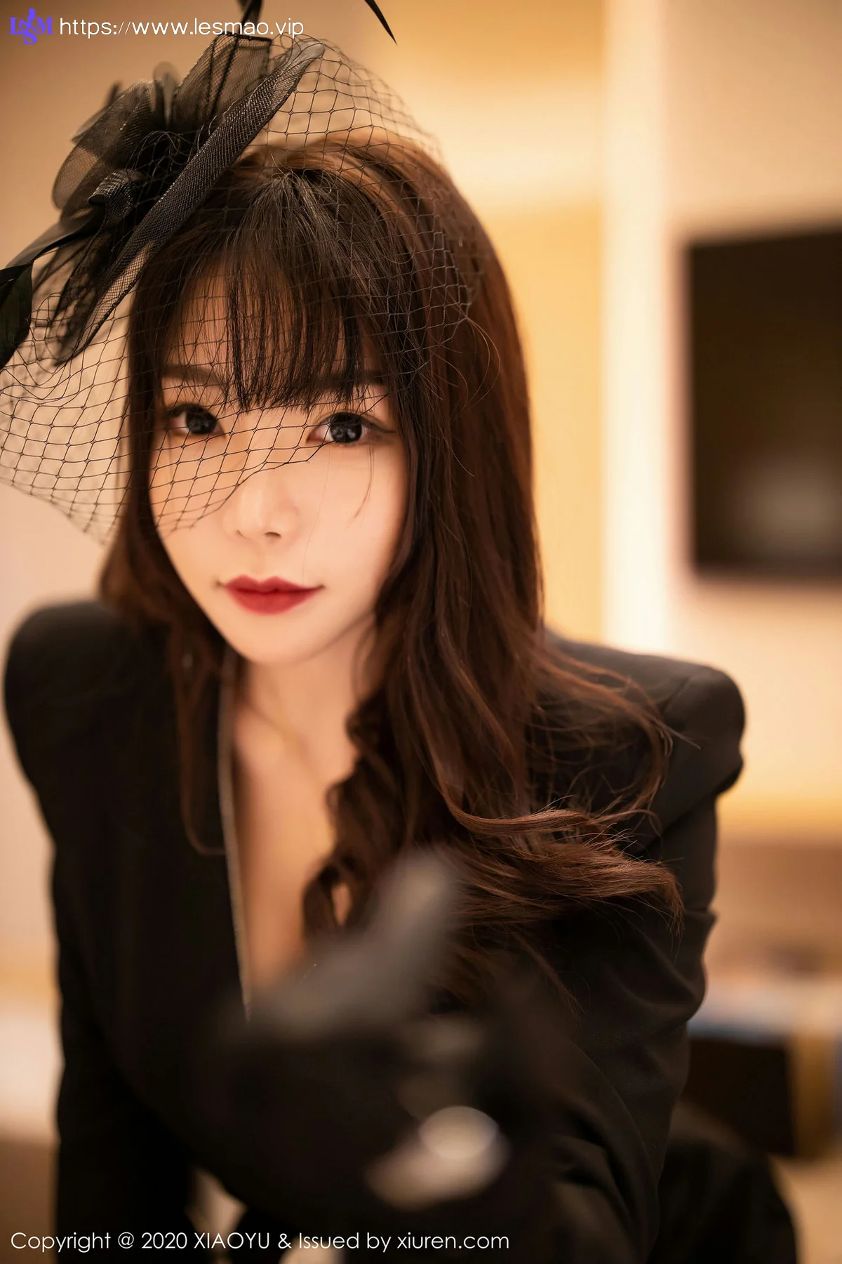 XIAOYU  语画界 Vol.239 典雅制服与魅惑网袜 芝芝Booty 澳门心愿旅拍写真 - 21