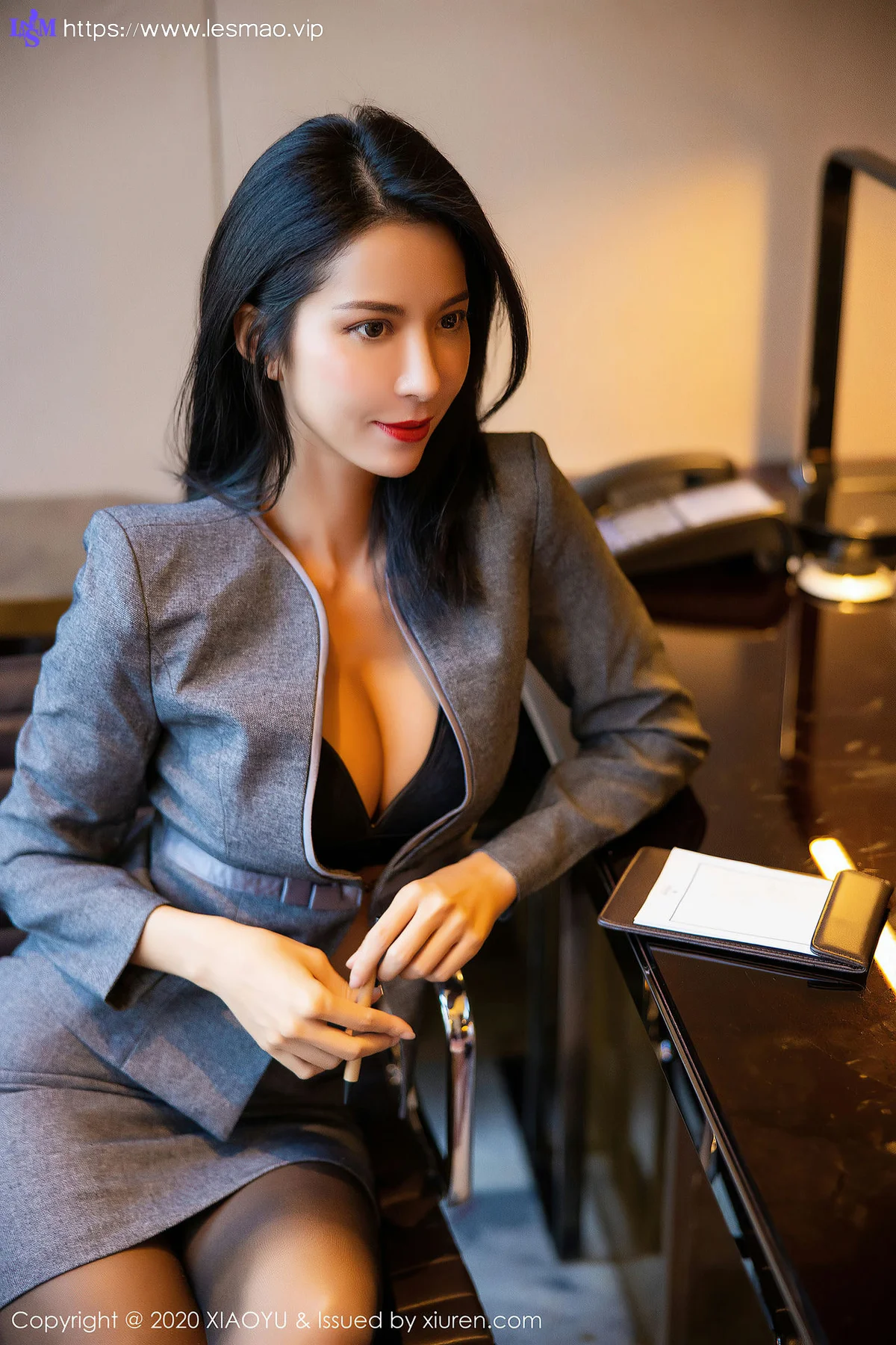 XIAOYU  语画界 Vol.347 carry 职业制服黑丝美腿 - 15