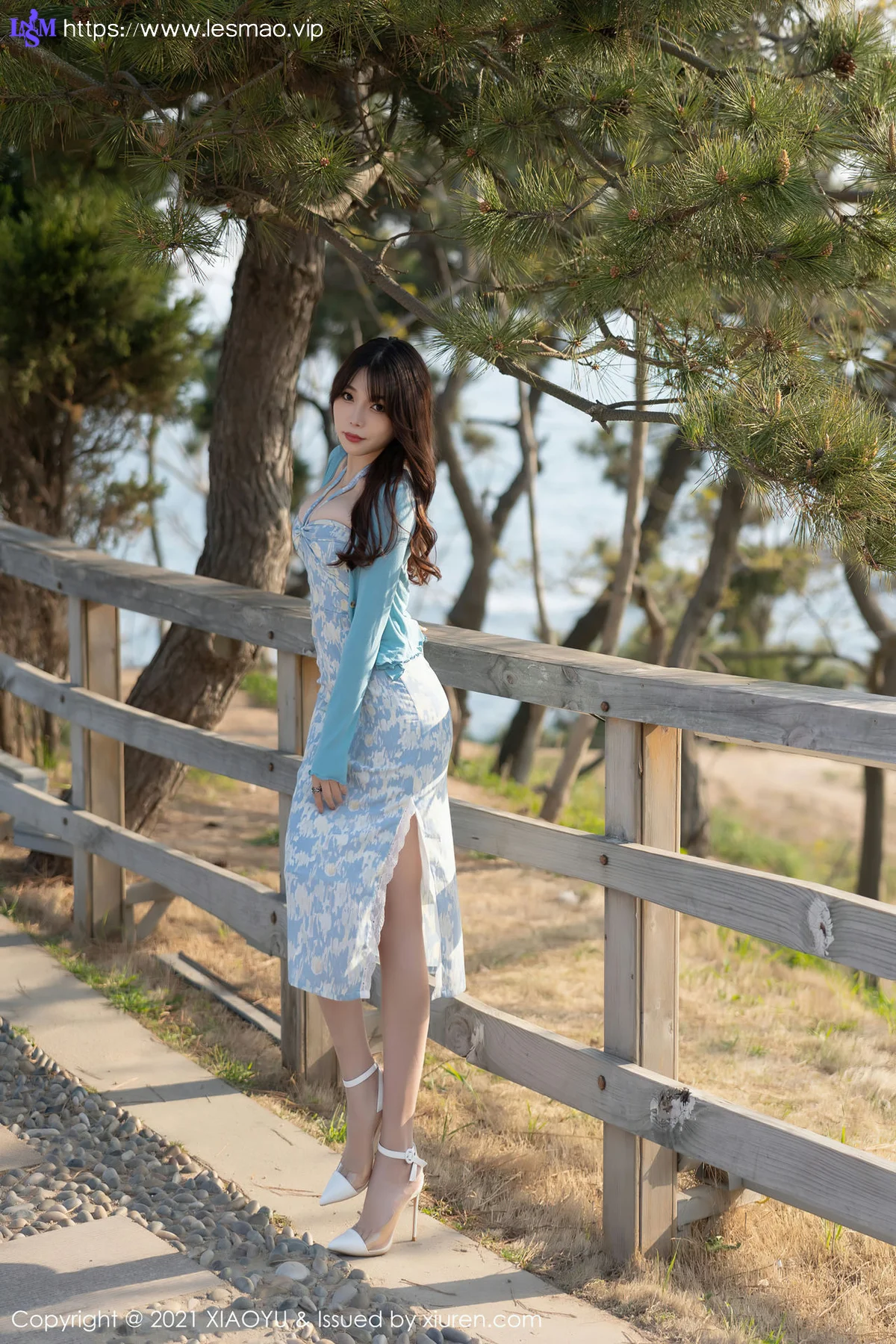 XIAOYU  语画界 Vol.526 朦胧丝袜美臀玉足  芝芝Booty 青岛旅拍写真 - 64