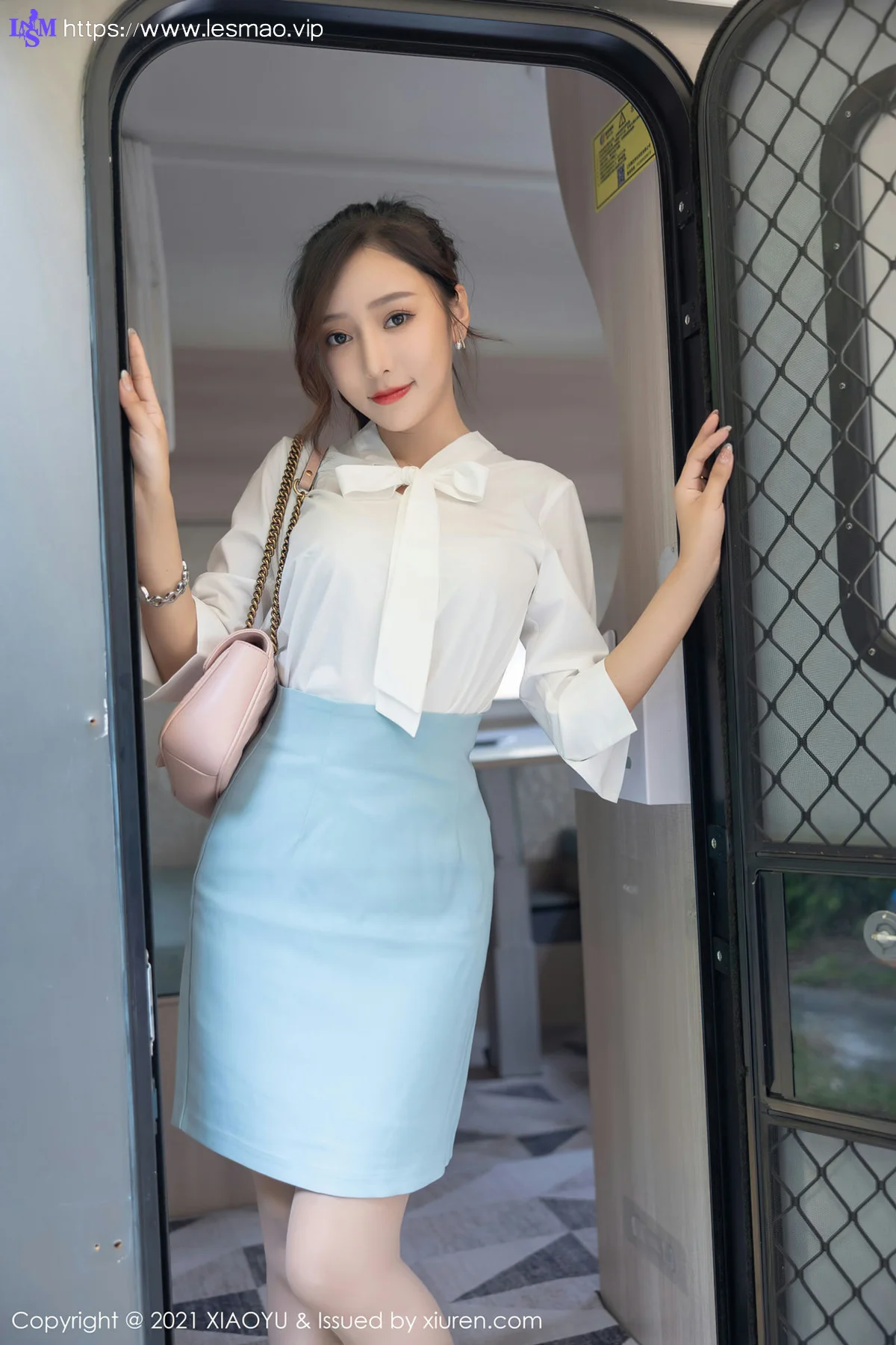 XIAOYU  语画界 Vol.635 房车之旅 王馨瑶yanni 性感写真11 - 14