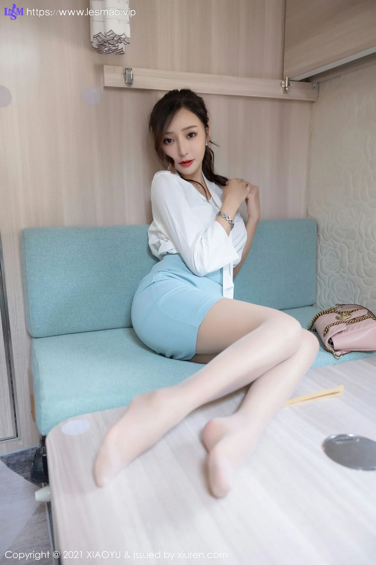 XIAOYU  语画界 Vol.635 房车之旅 王馨瑶yanni 性感写真11 - 39