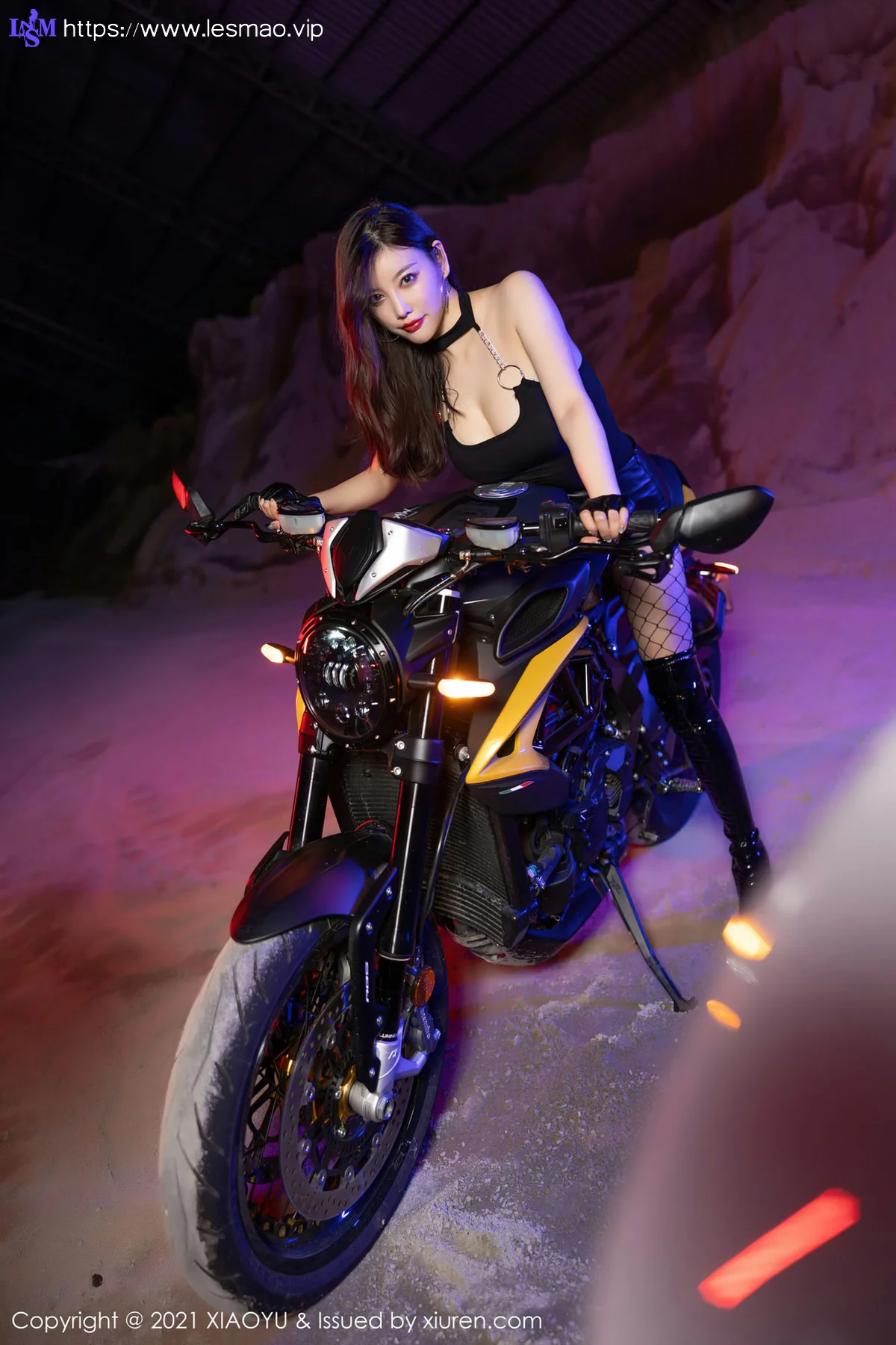 XIAOYU  语画界 Vol.638 皮靴网袜 杨晨晨sugar 机车女郎旅拍 - 47
