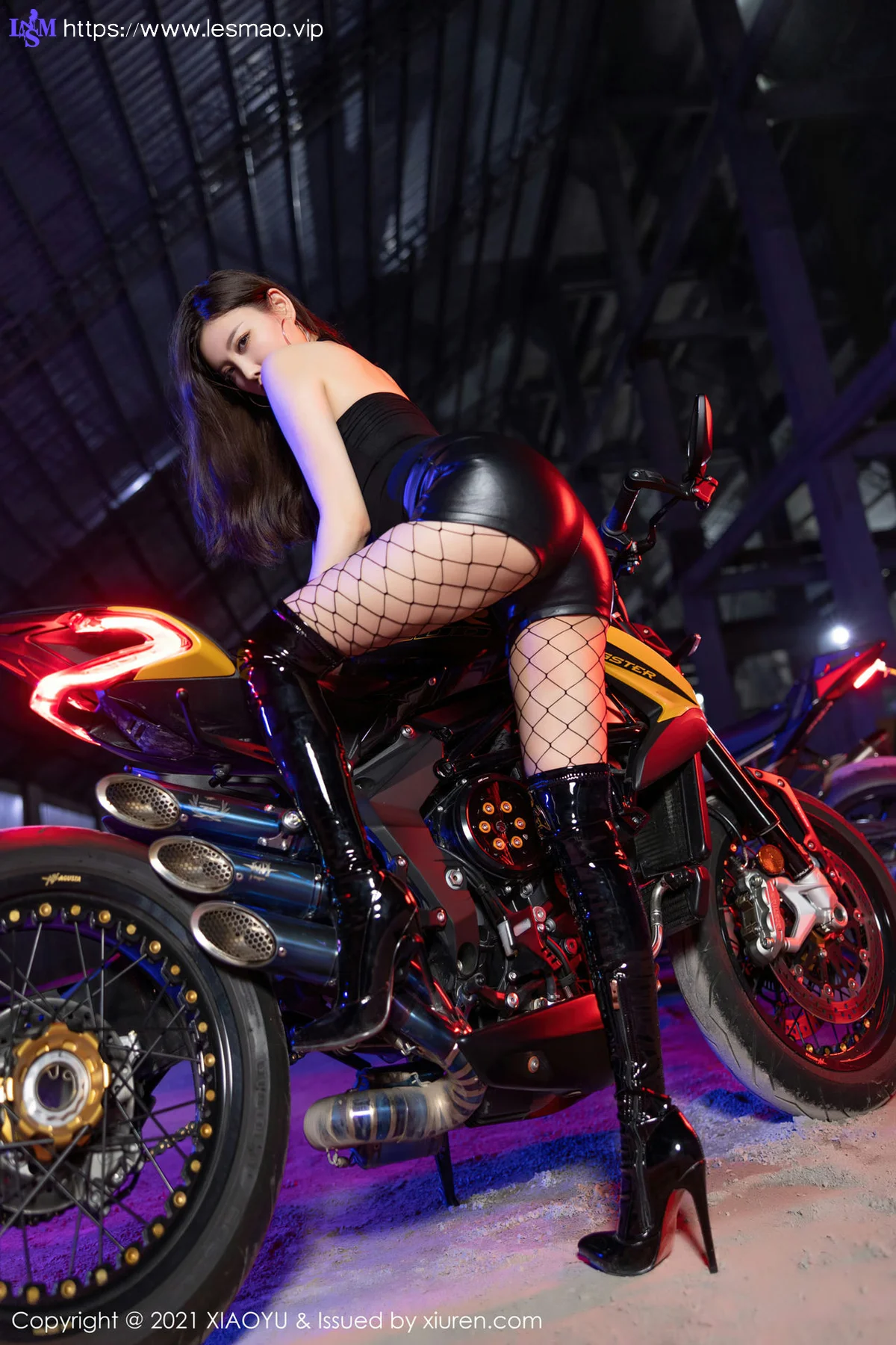 XIAOYU  语画界 Vol.638 皮靴网袜 杨晨晨sugar 机车女郎旅拍 - 51