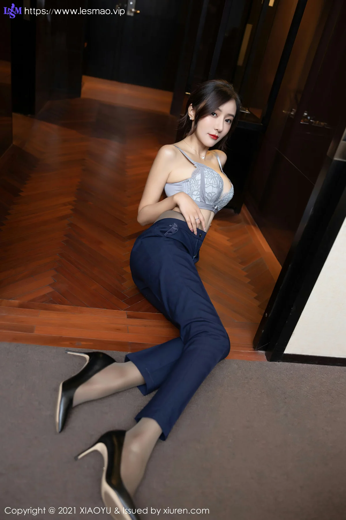 XIAOYU  语画界 Vol.639 职业灰丝OL 馨瑶yanni 性感写真 - 48