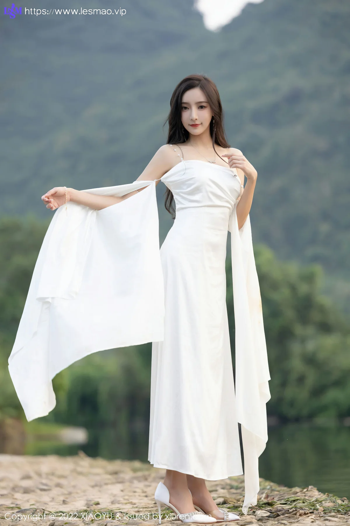 XIAOYU  语画界 Vol.884  王馨瑶yanni 蕾丝内衣户外场景杭州旅拍1 - 11