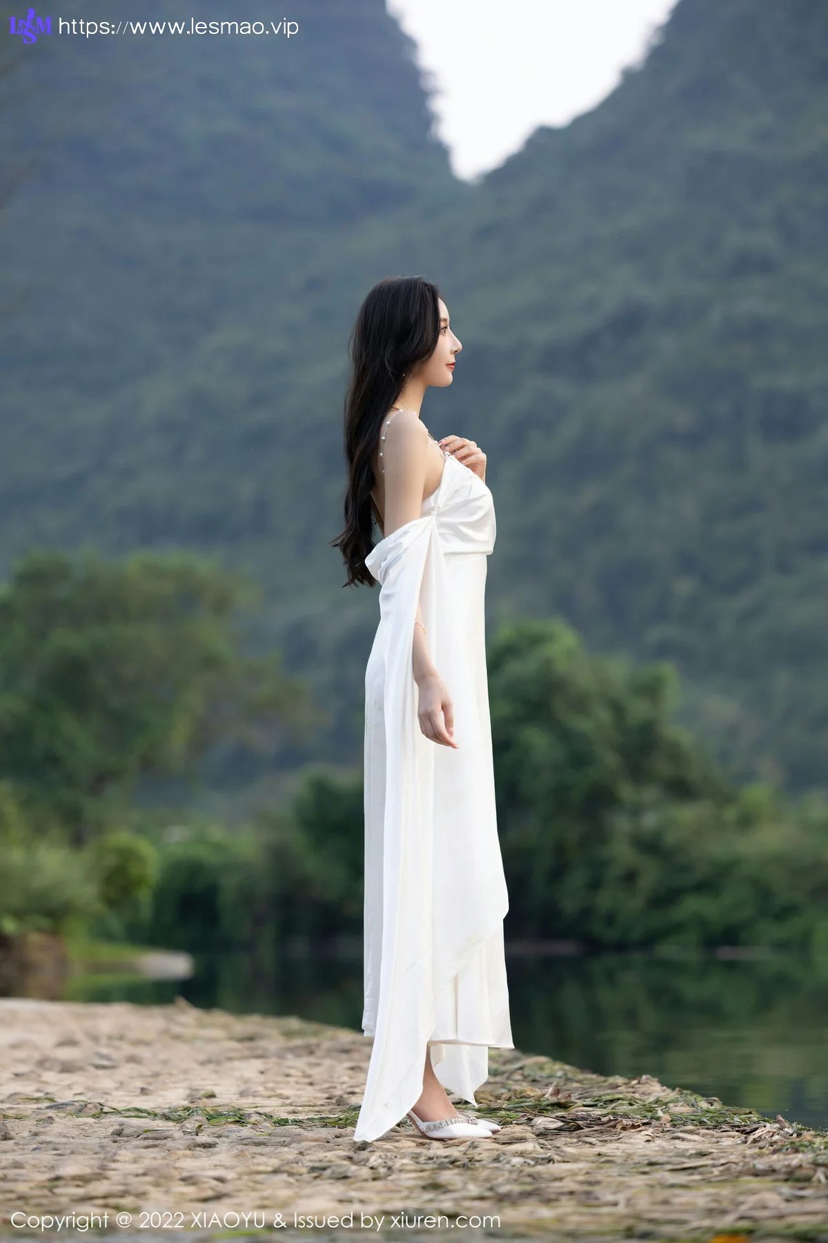 XIAOYU  语画界 Vol.884  王馨瑶yanni 蕾丝内衣户外场景杭州旅拍1 - 12